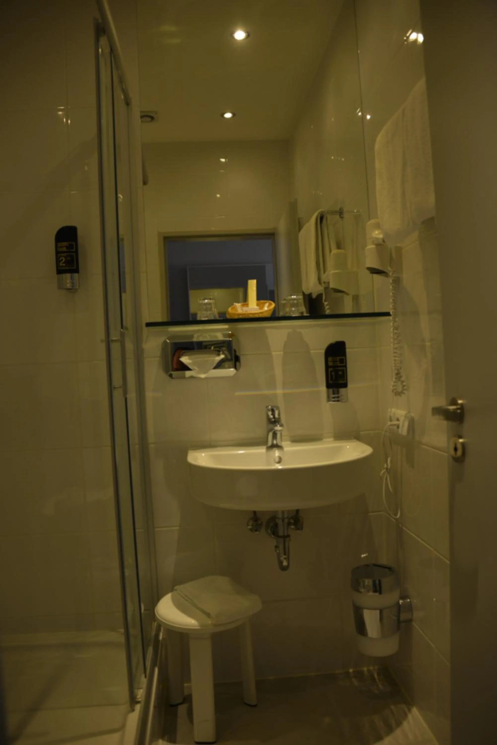 Bathroom in Arthotel Munich