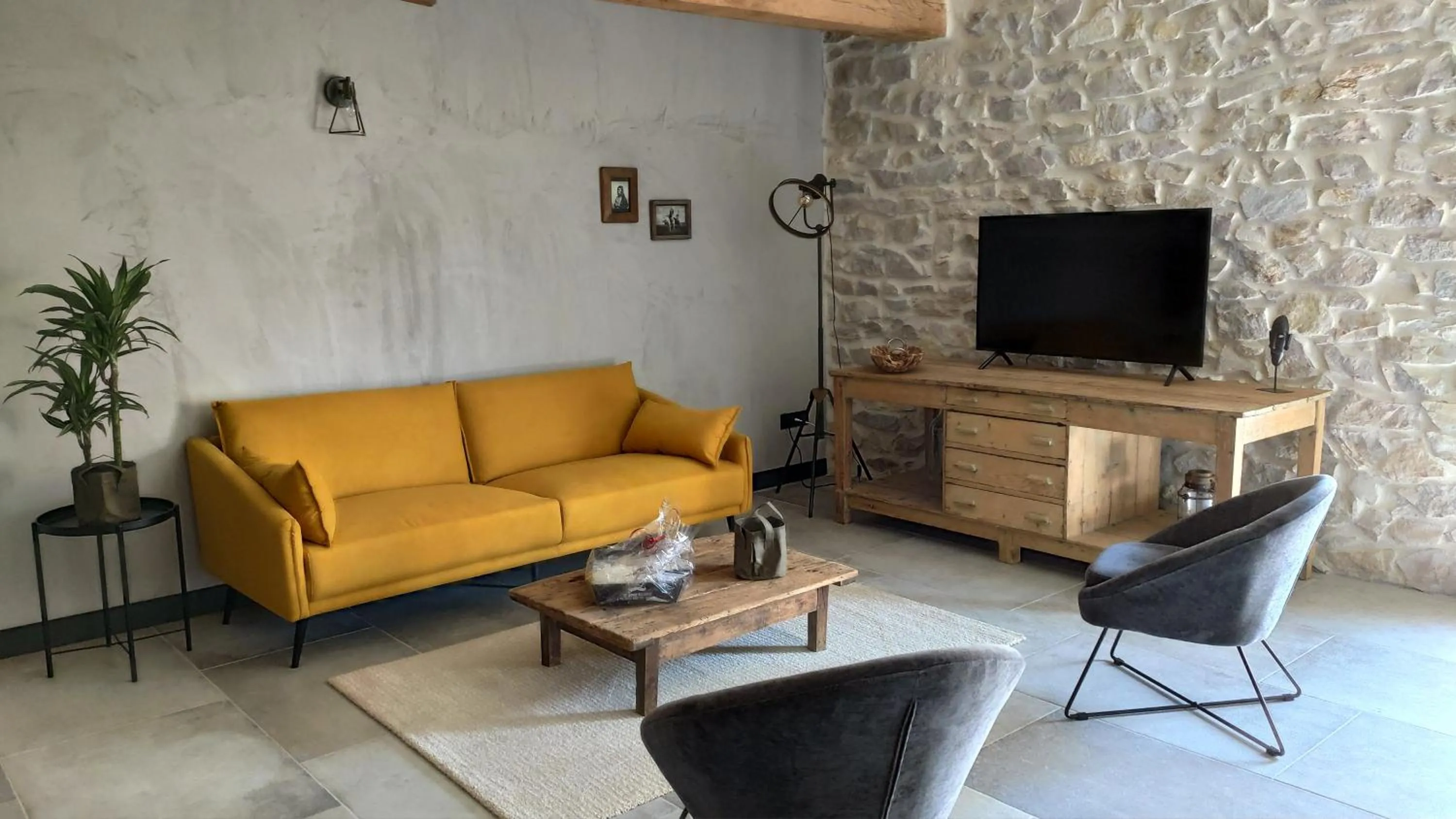 Bedroom in Manoir du Marquis de Montcalm