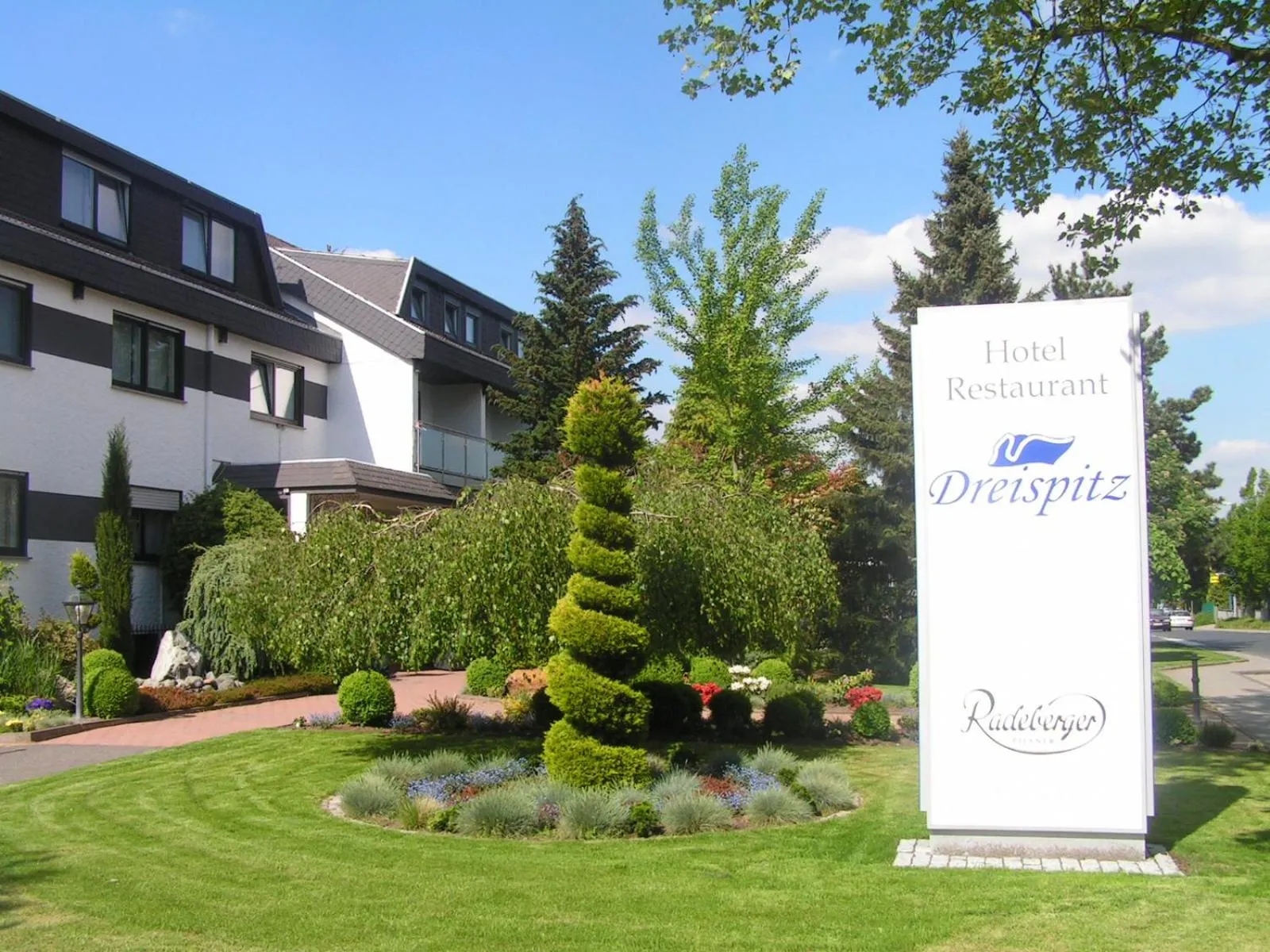 Property building in Dreispitz -B&B-Hotel Garni