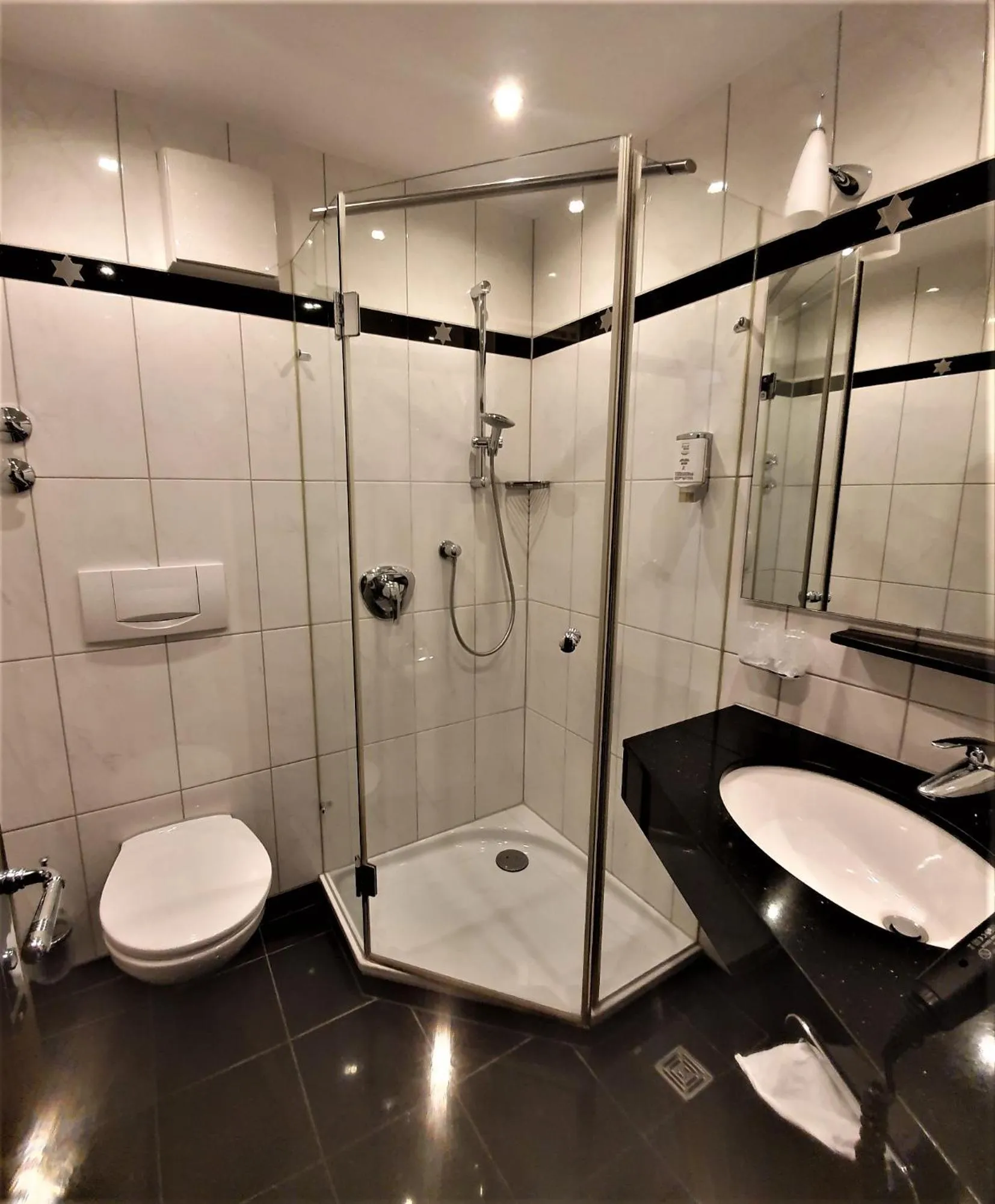 Bathroom in Dreispitz -B&B-Hotel Garni