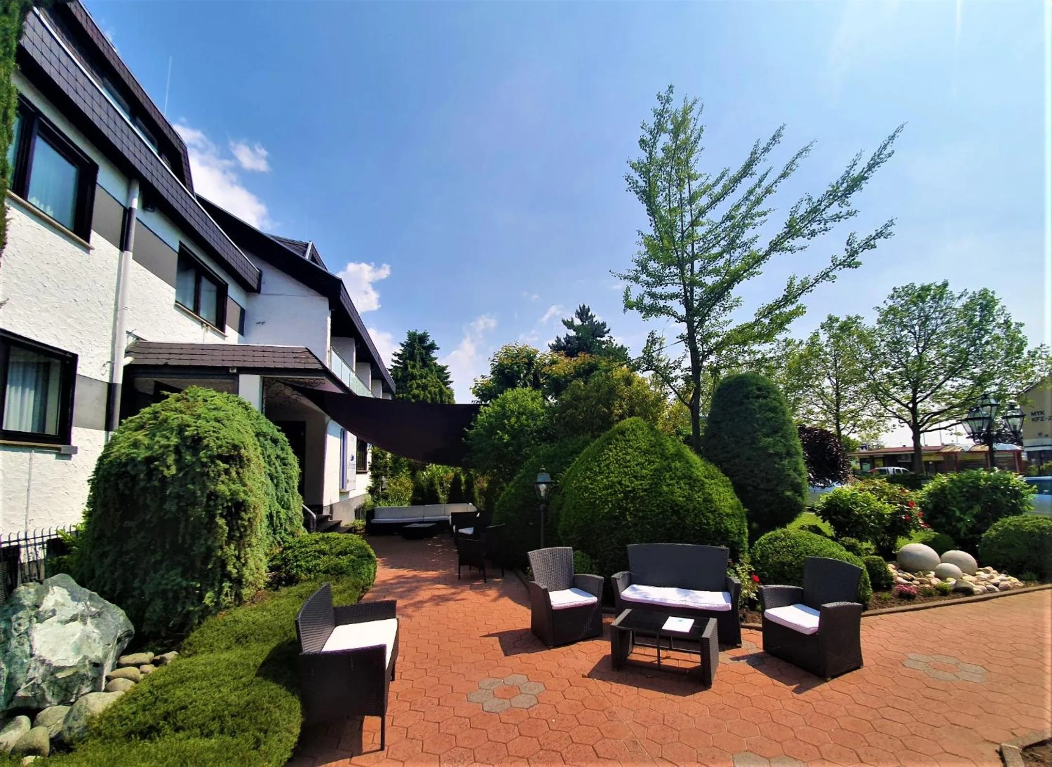 Property building in Dreispitz -B&B-Hotel Garni