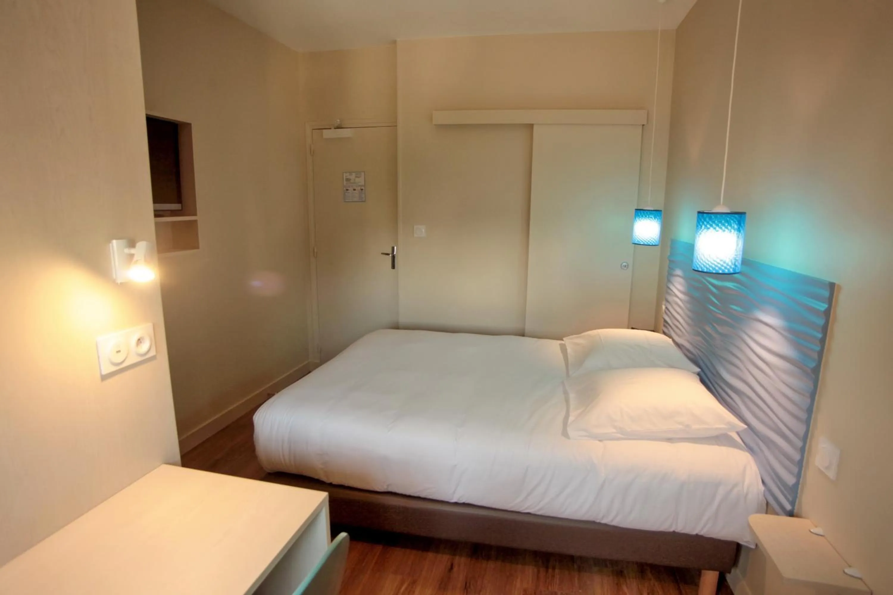 Bedroom in Hôtel - Restaurant des Voyageurs