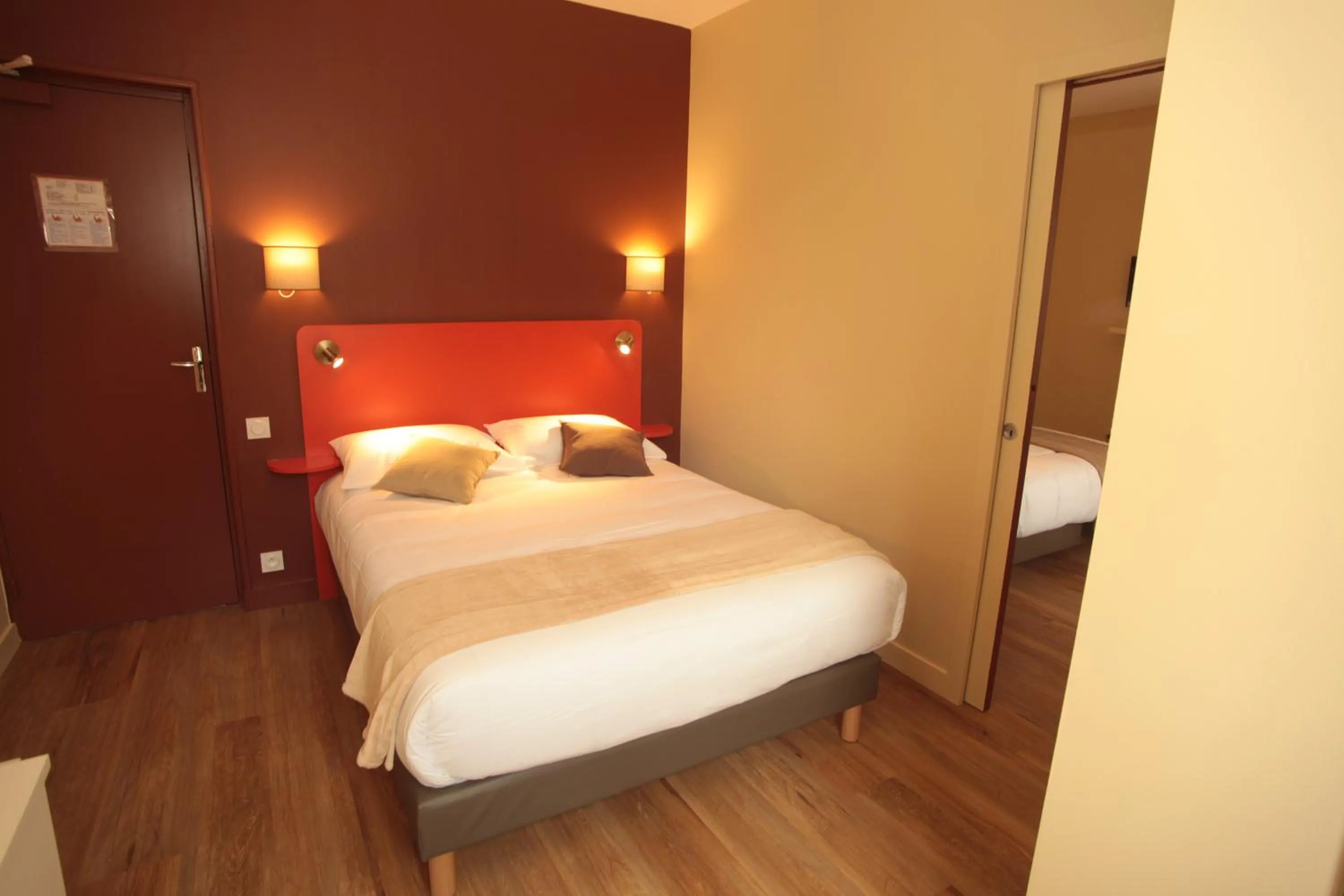 Photo of the whole room in Hôtel - Restaurant des Voyageurs