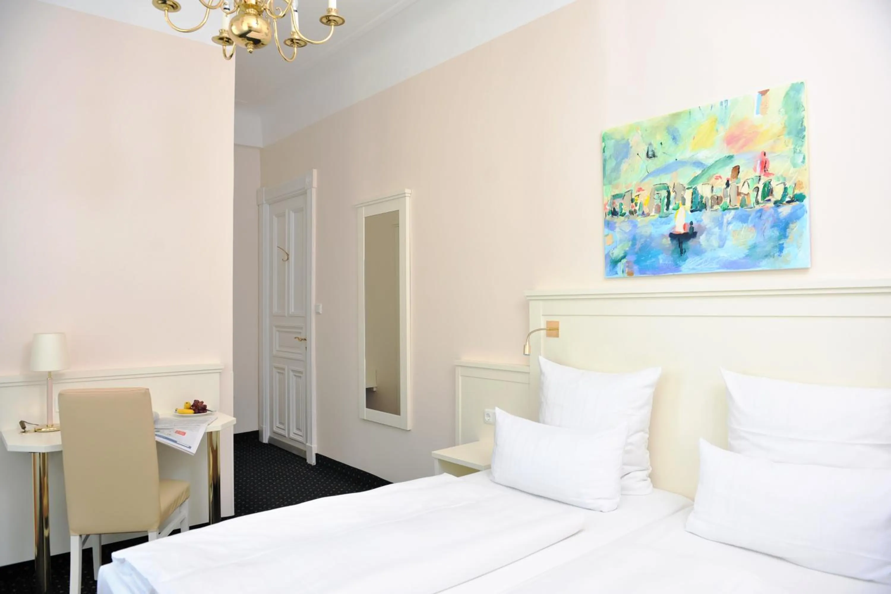 Photo of the whole room, Bed in Hotel Fürst Bismarck