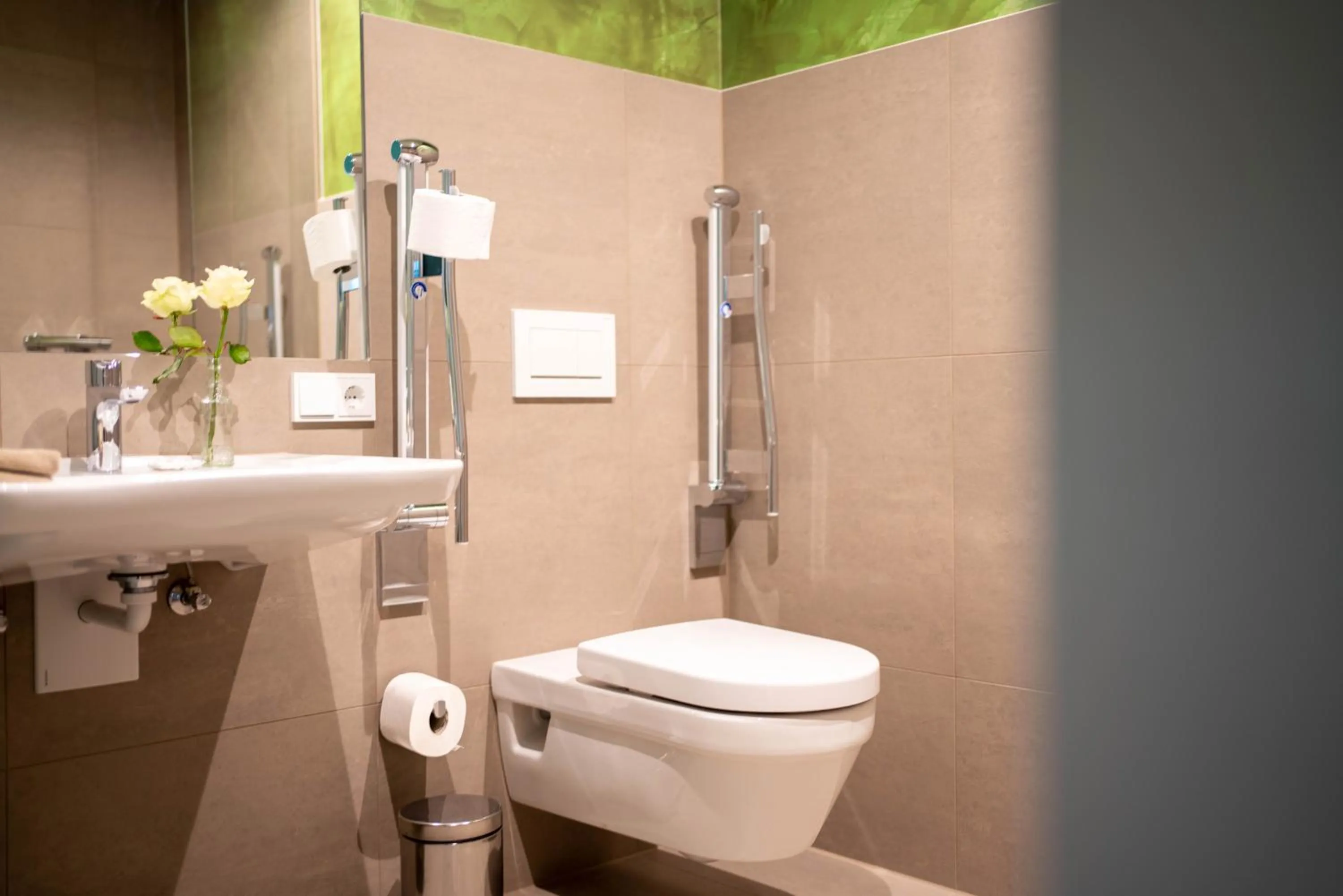 Bathroom in eee Hotel Gunskirchen