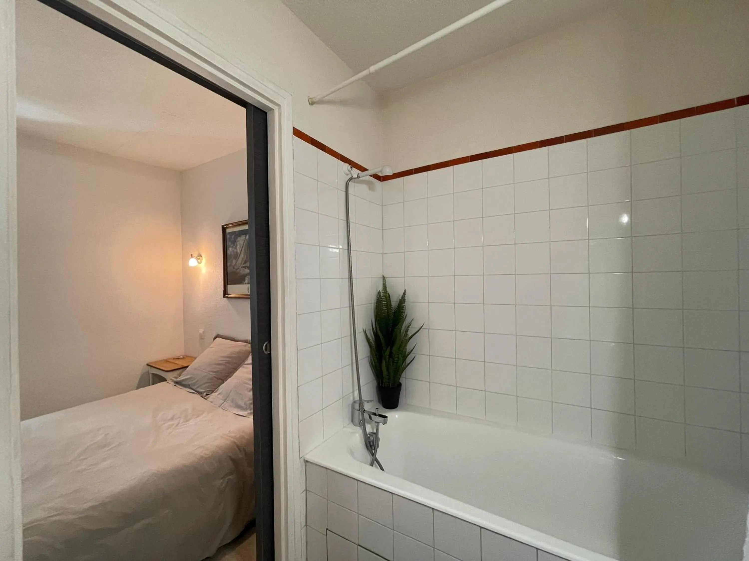 Bathroom, Bed in Residence Adele - Chambres d'Hôtes