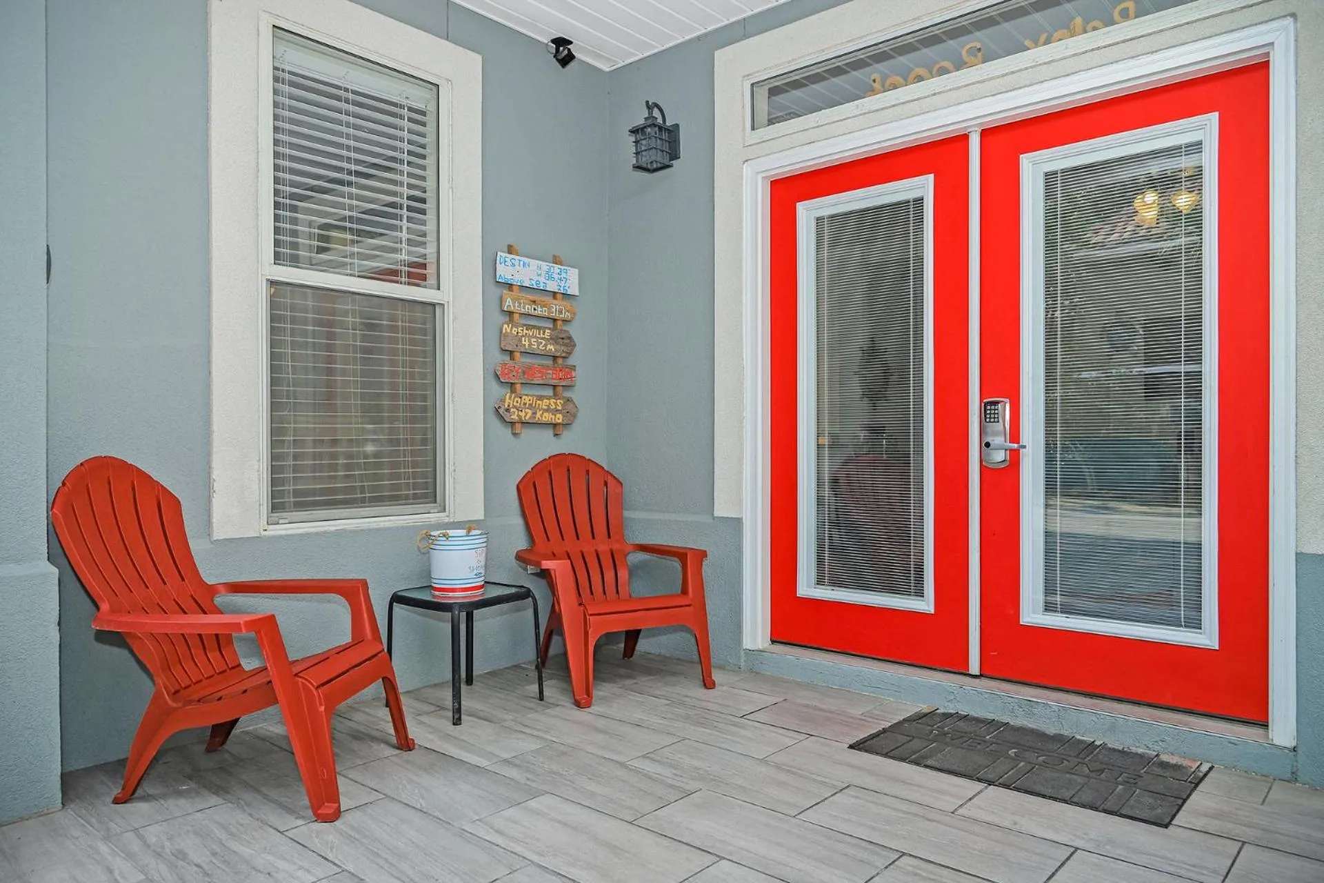 Facade/entrance in Village Retreat