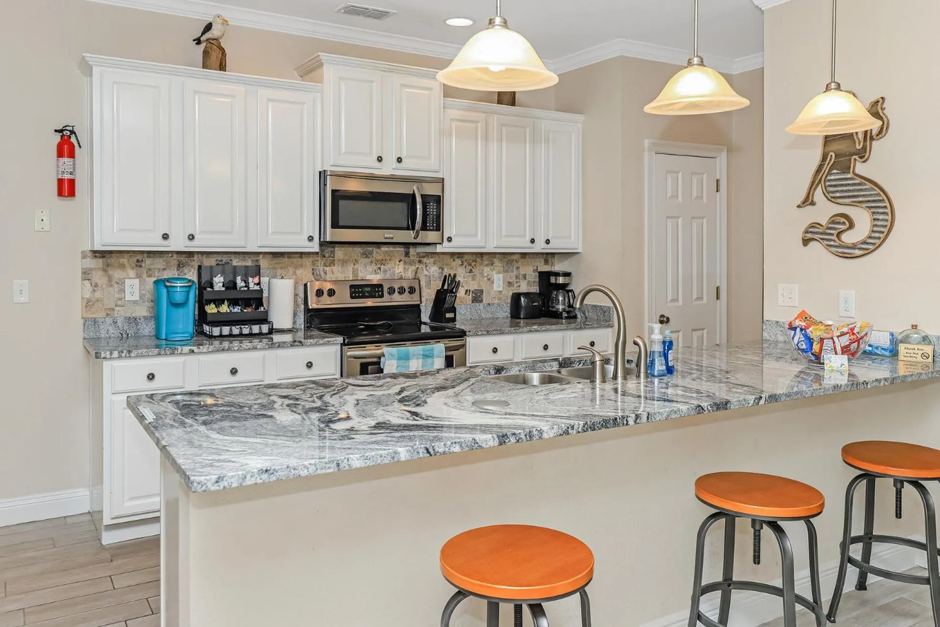 Kitchen or kitchenette in Village Retreat