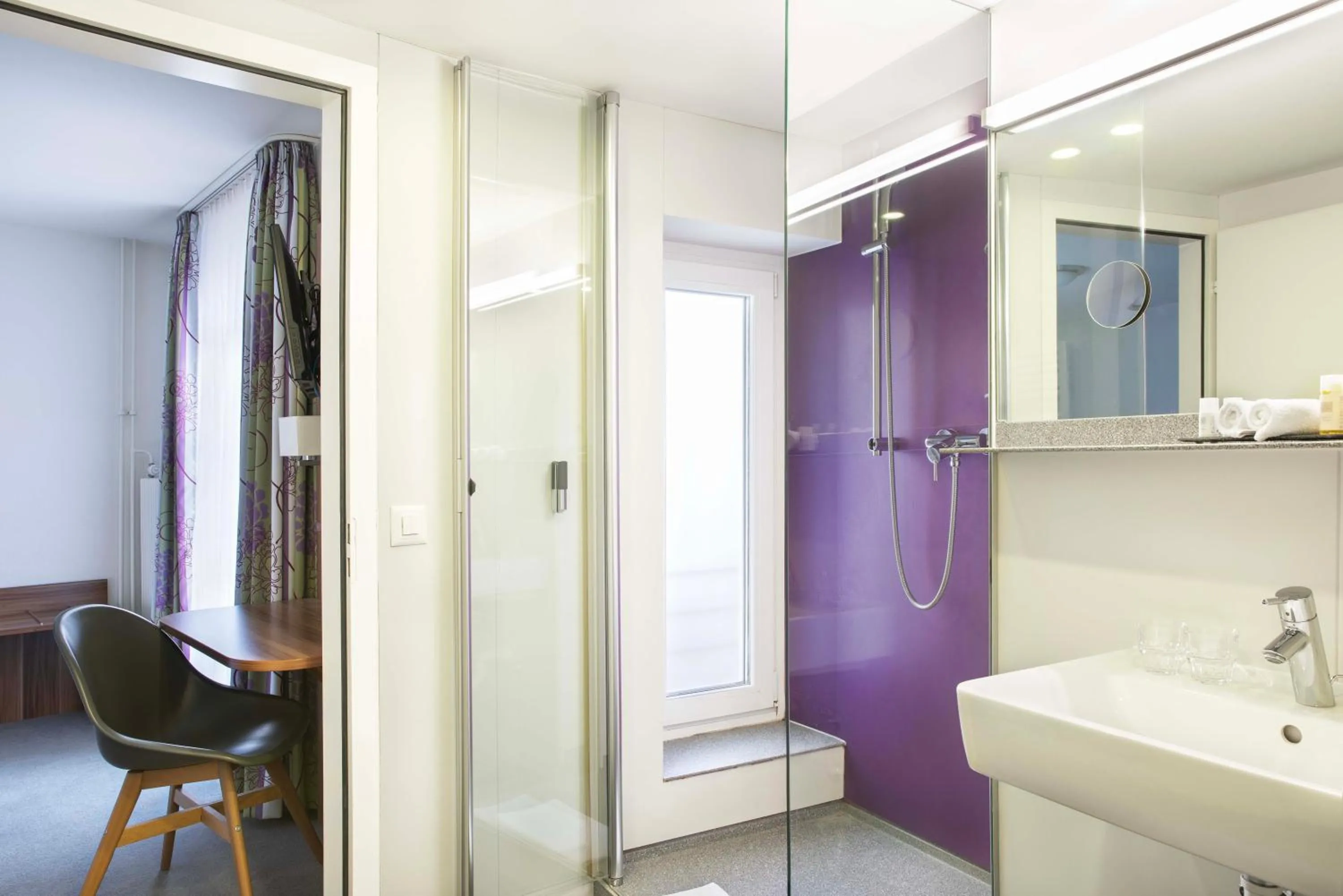 Shower in Hotel Resslirytti