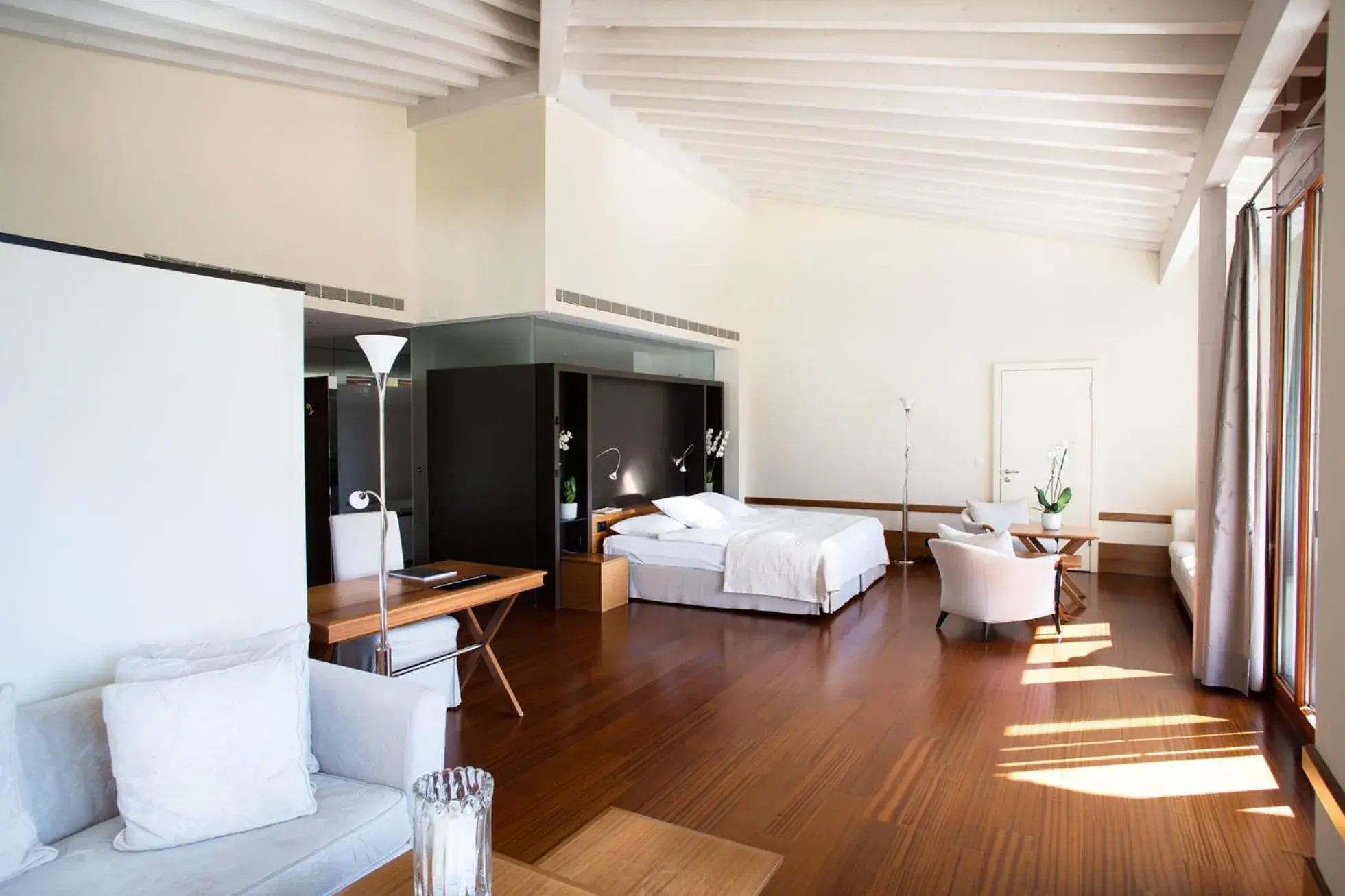 Nescens Junior Suite (Adults only) in Victoria Jungfrau Grand Hotel & Spa Nescens Junior Suite (Adults only) in Victoria Jungfrau Grand Hotel & Spa