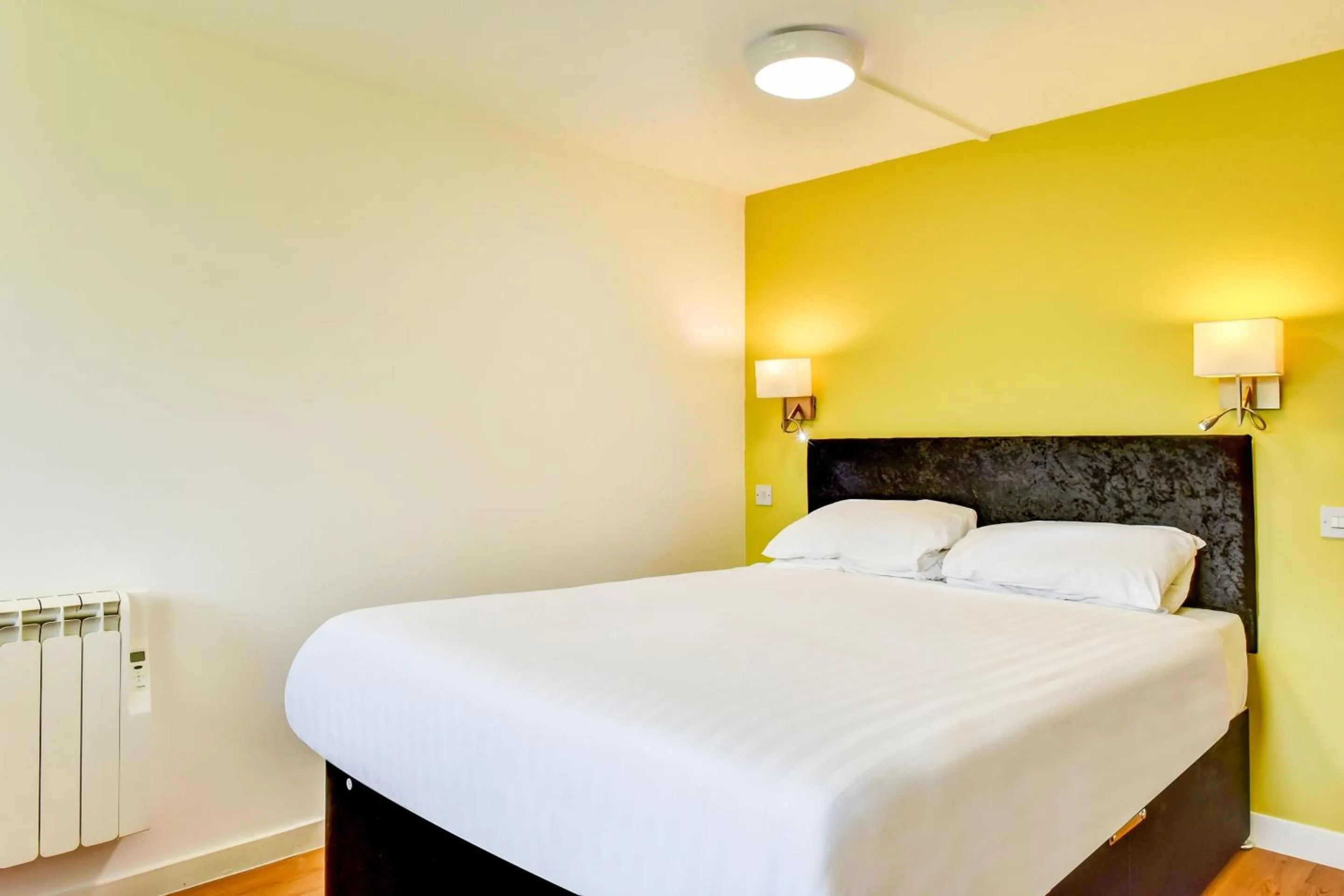 Bedroom, Bed in The Hotel Rafiya, Redditch