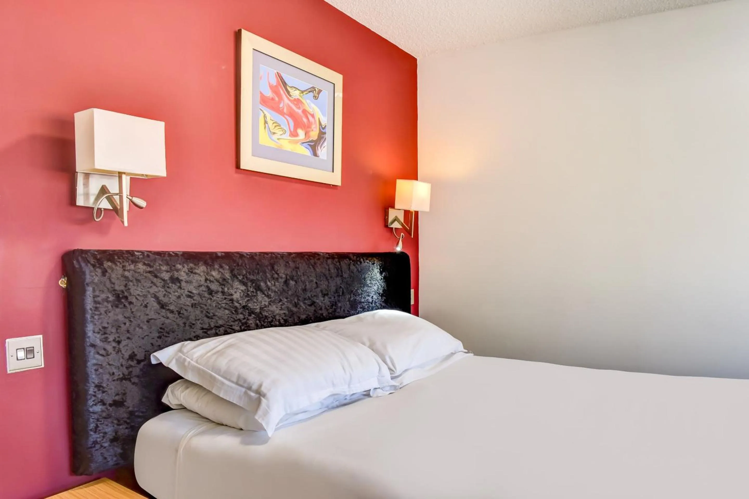 Bedroom, Bed in The Hotel Rafiya, Redditch