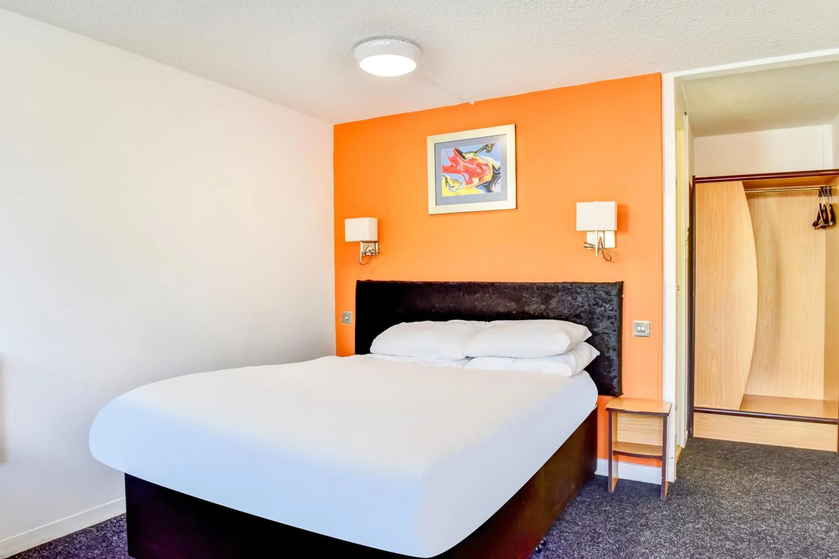 Bedroom, Bed in The Hotel Rafiya, Redditch