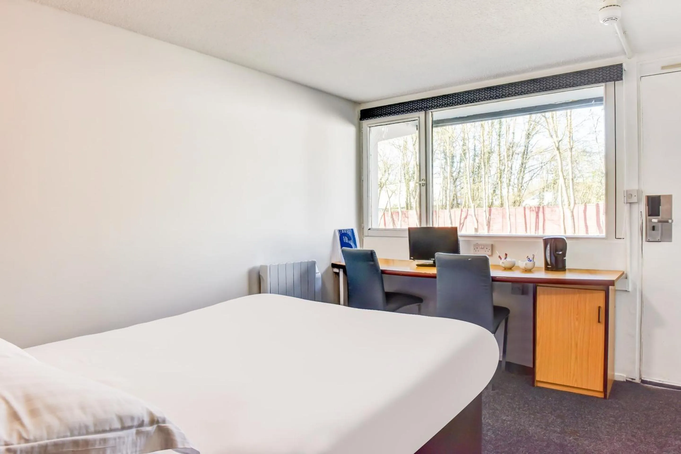 Bedroom, Bed in The Hotel Rafiya, Redditch