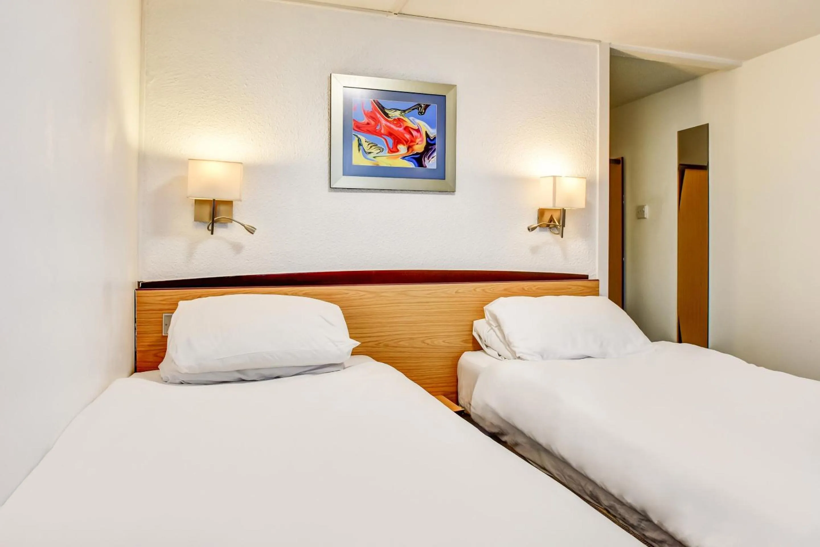 Bedroom, Bed in The Hotel Rafiya, Redditch