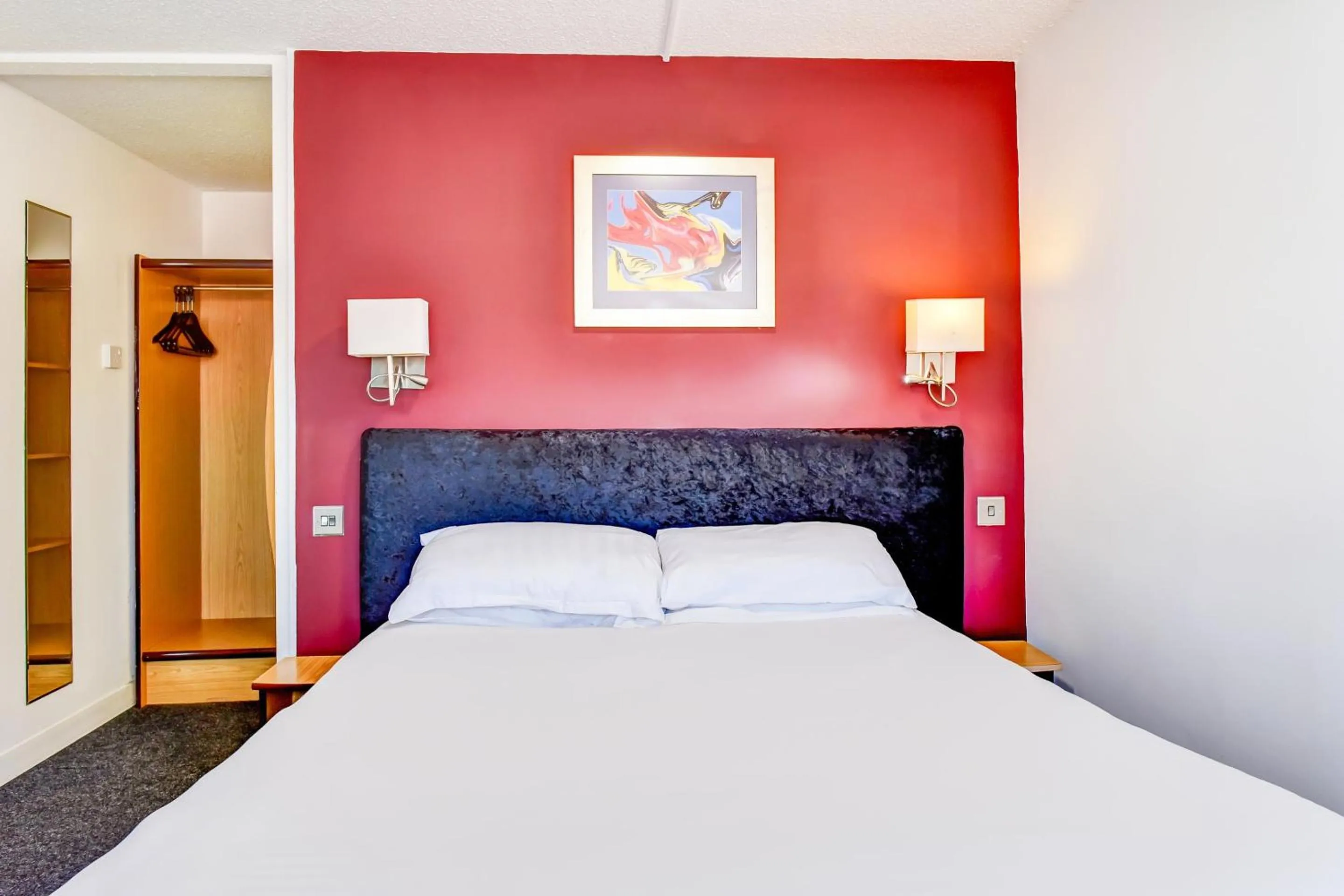 Bedroom, Bed in The Hotel Rafiya, Redditch