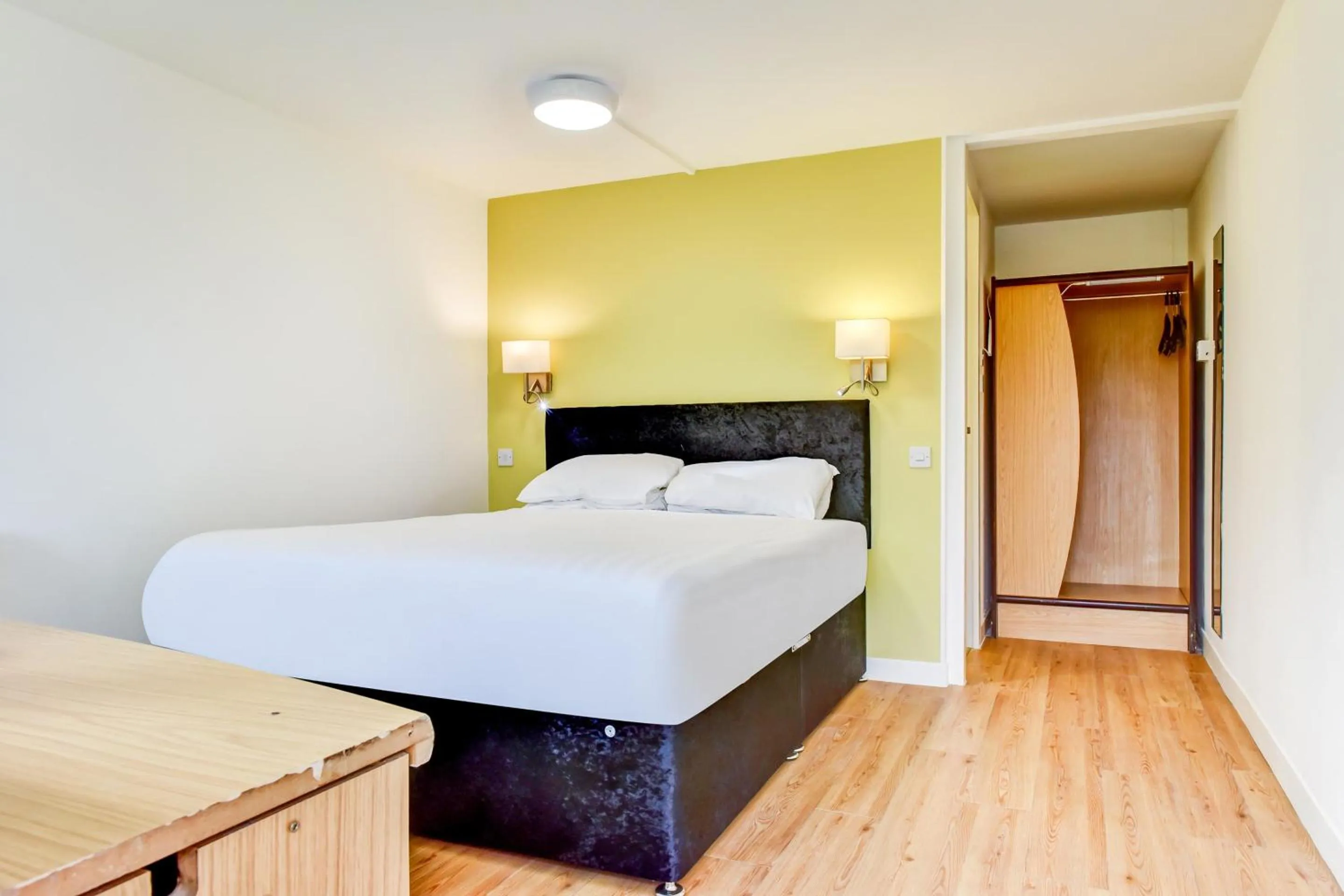 Bedroom, Bed in The Hotel Rafiya, Redditch