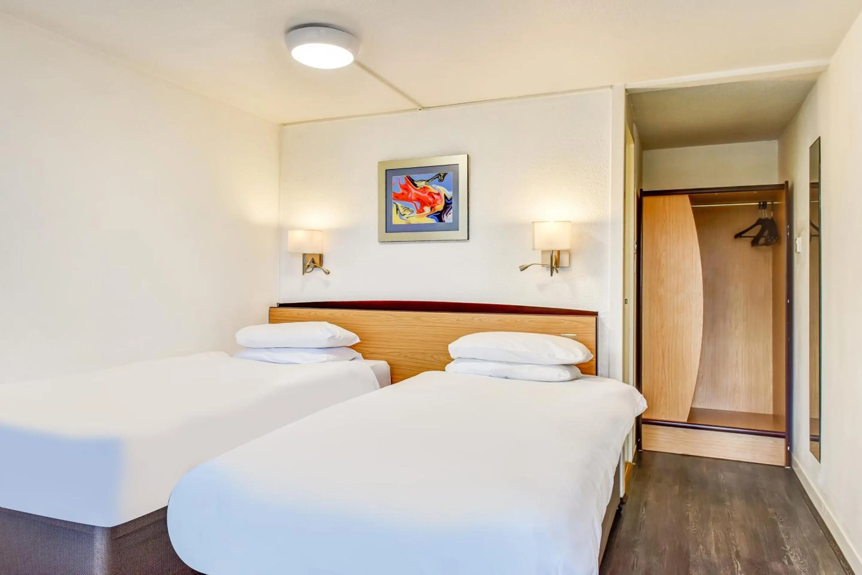 Bedroom, Bed in The Hotel Rafiya, Redditch