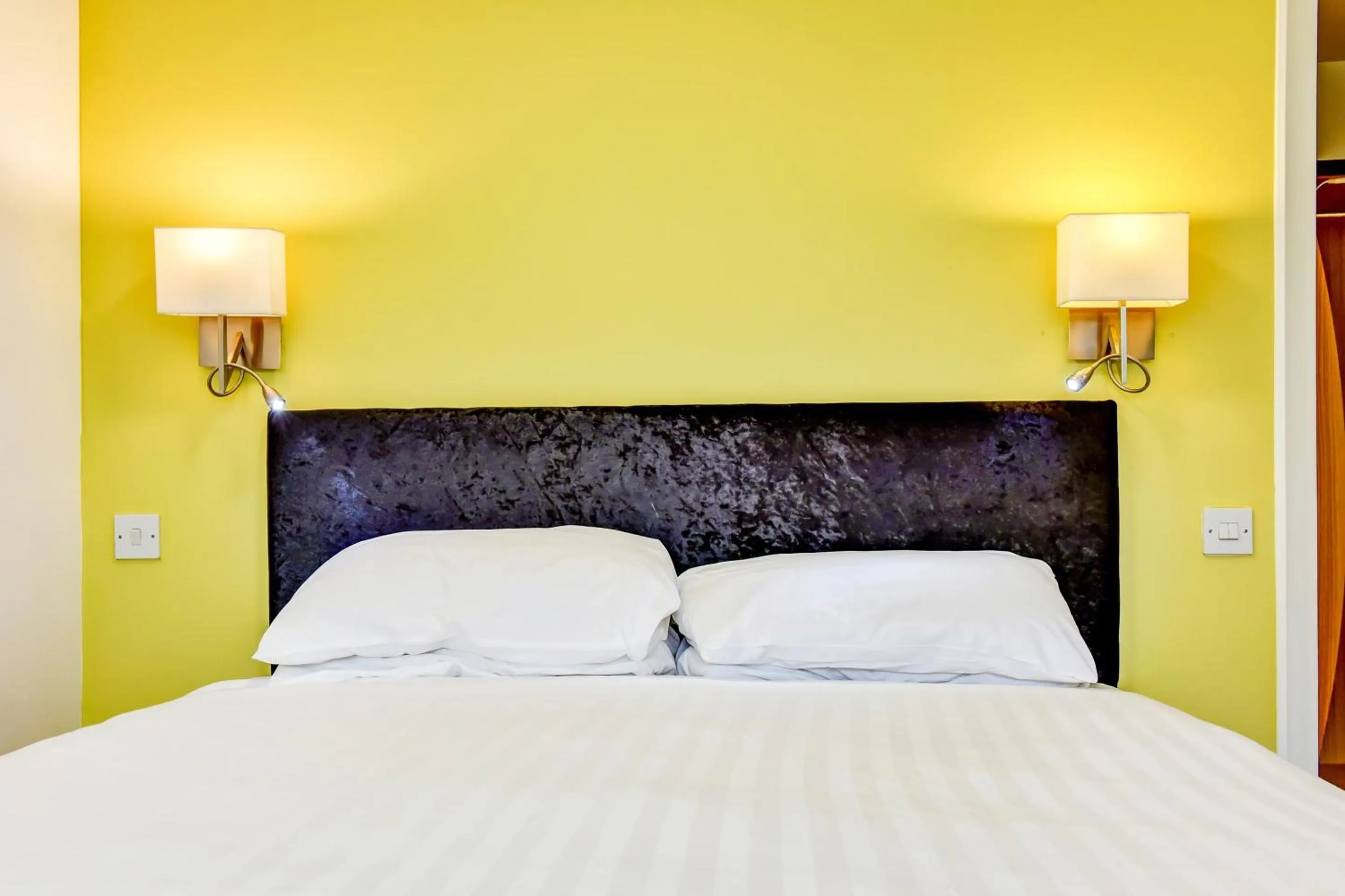 Bedroom, Bed in The Hotel Rafiya, Redditch