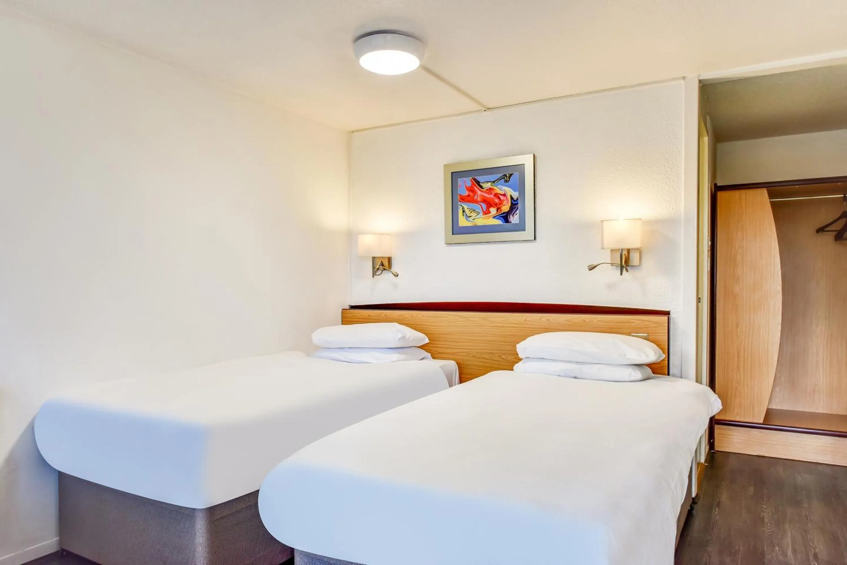 Bedroom, Bed in The Hotel Rafiya, Redditch