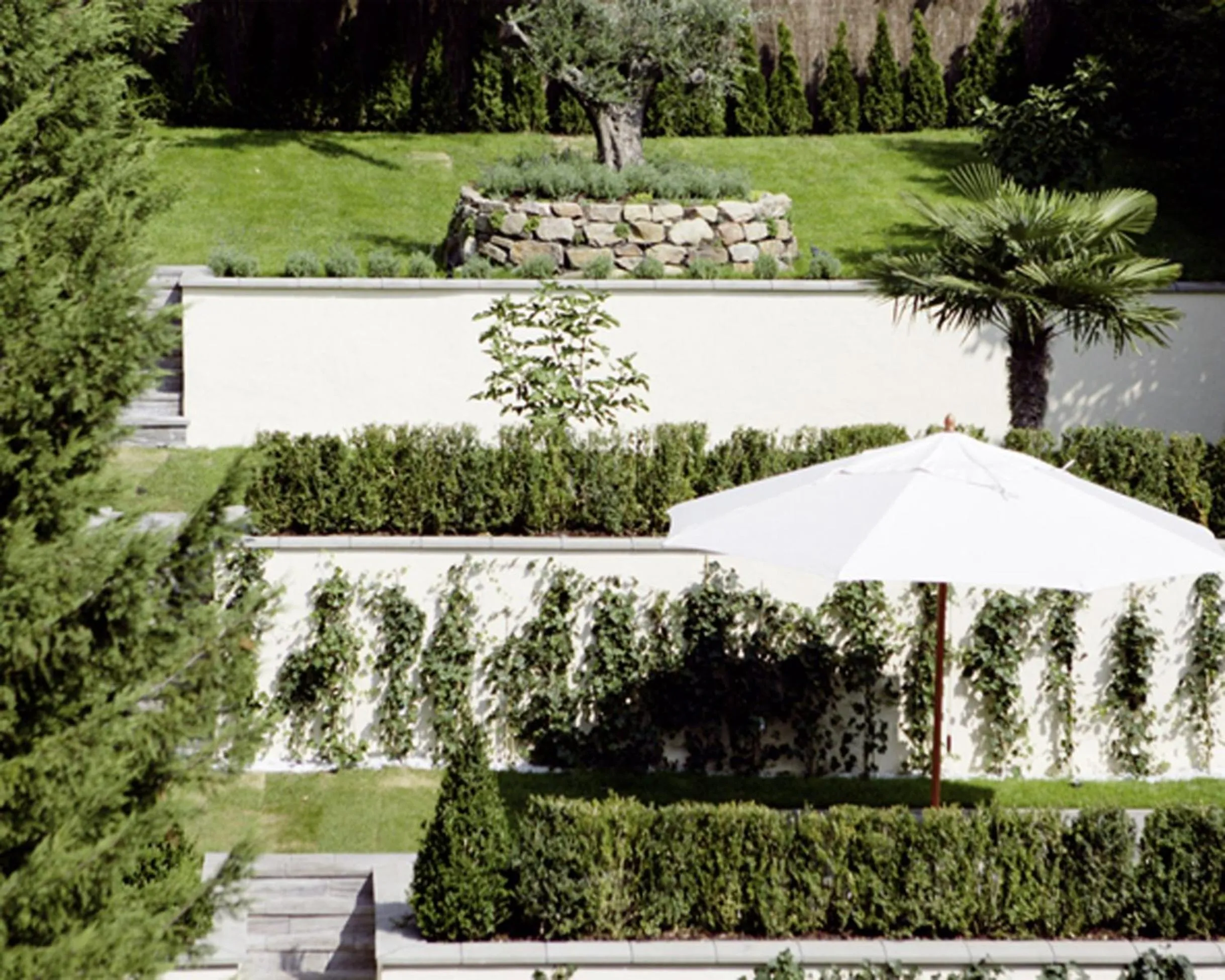 Patio in Hotel de France Wiesbaden City
