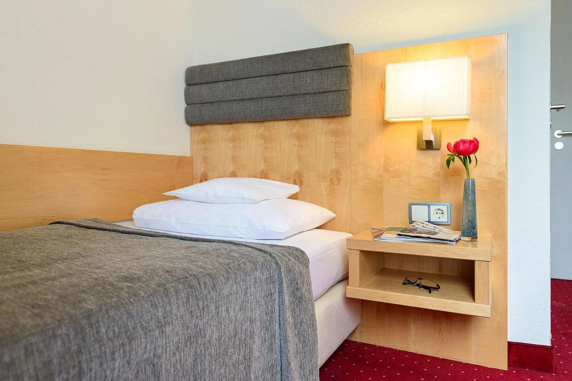 Bed in Hotel de France Wiesbaden City