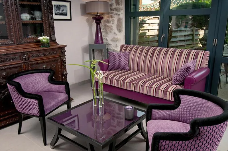 Communal lounge/ TV room in Logis Hotel Restaurant Nougier