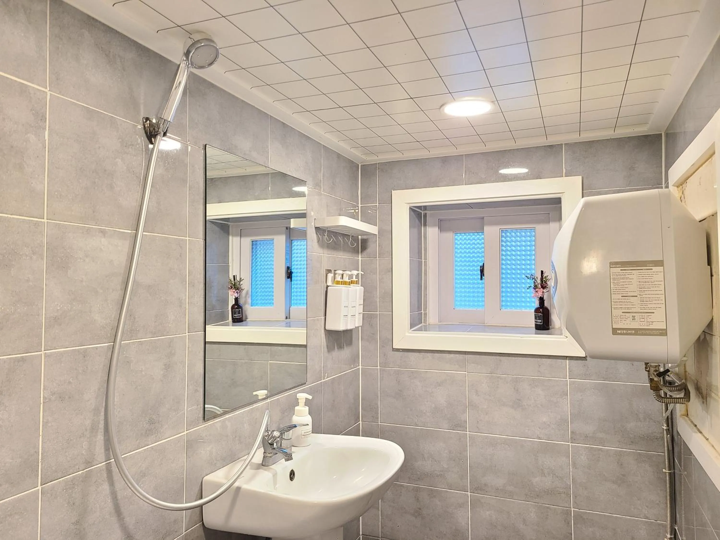 Toilet in Batwo Stay - For foreigners only