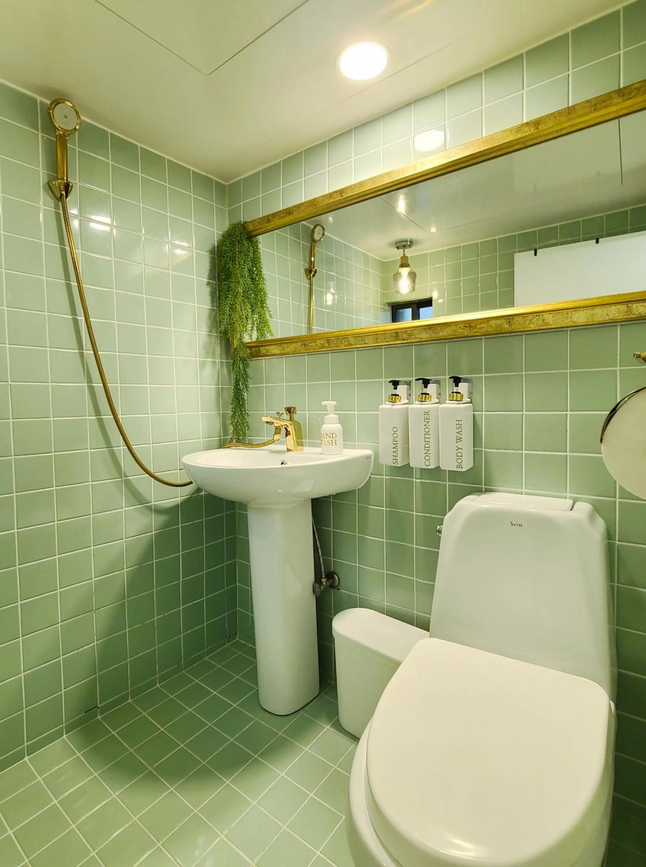 Shower in Batwo Stay - For foreigners only