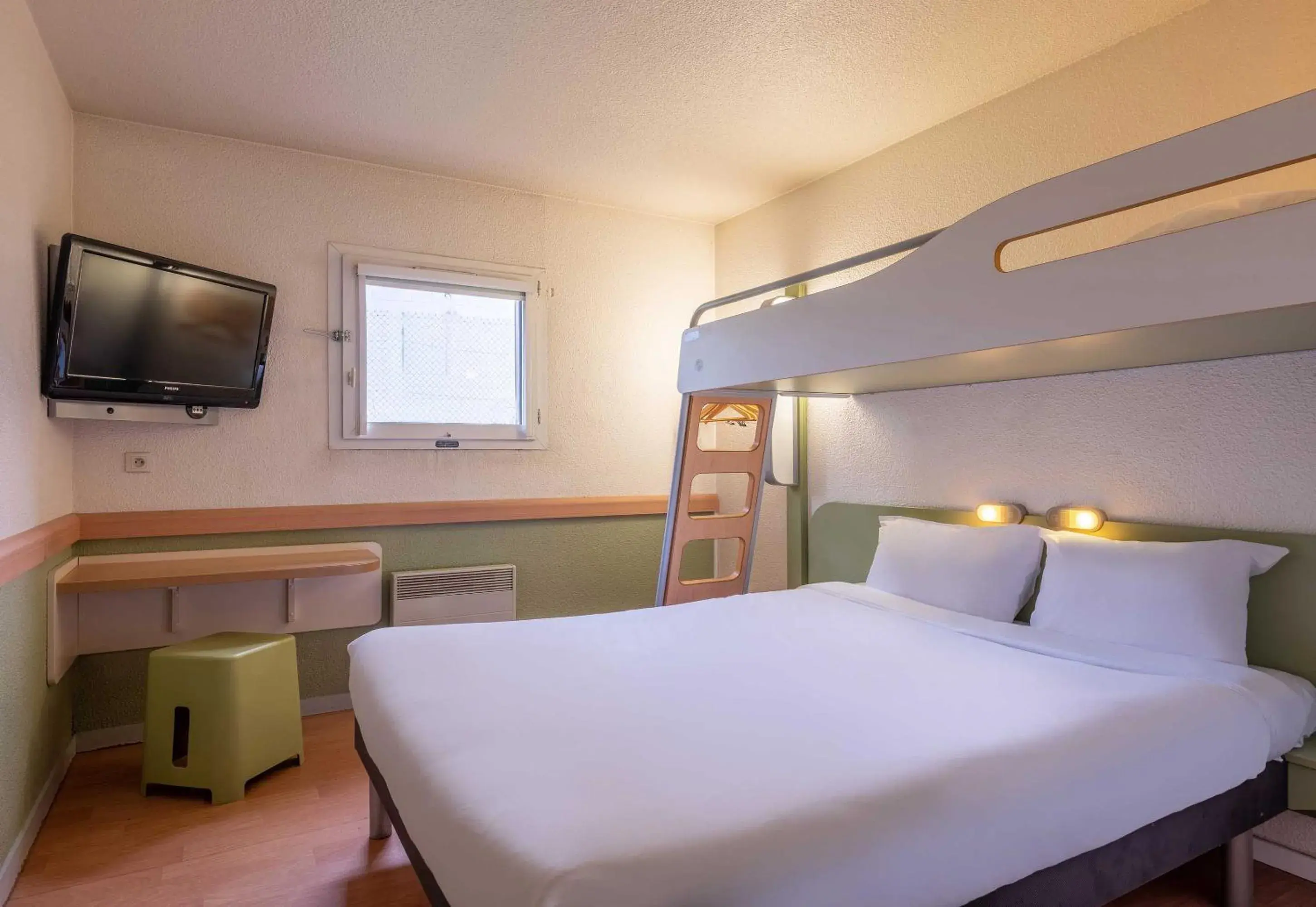 Triple Room in B&B HOTEL Annemasse Est Triple Room in B&B HOTEL Annemasse Est