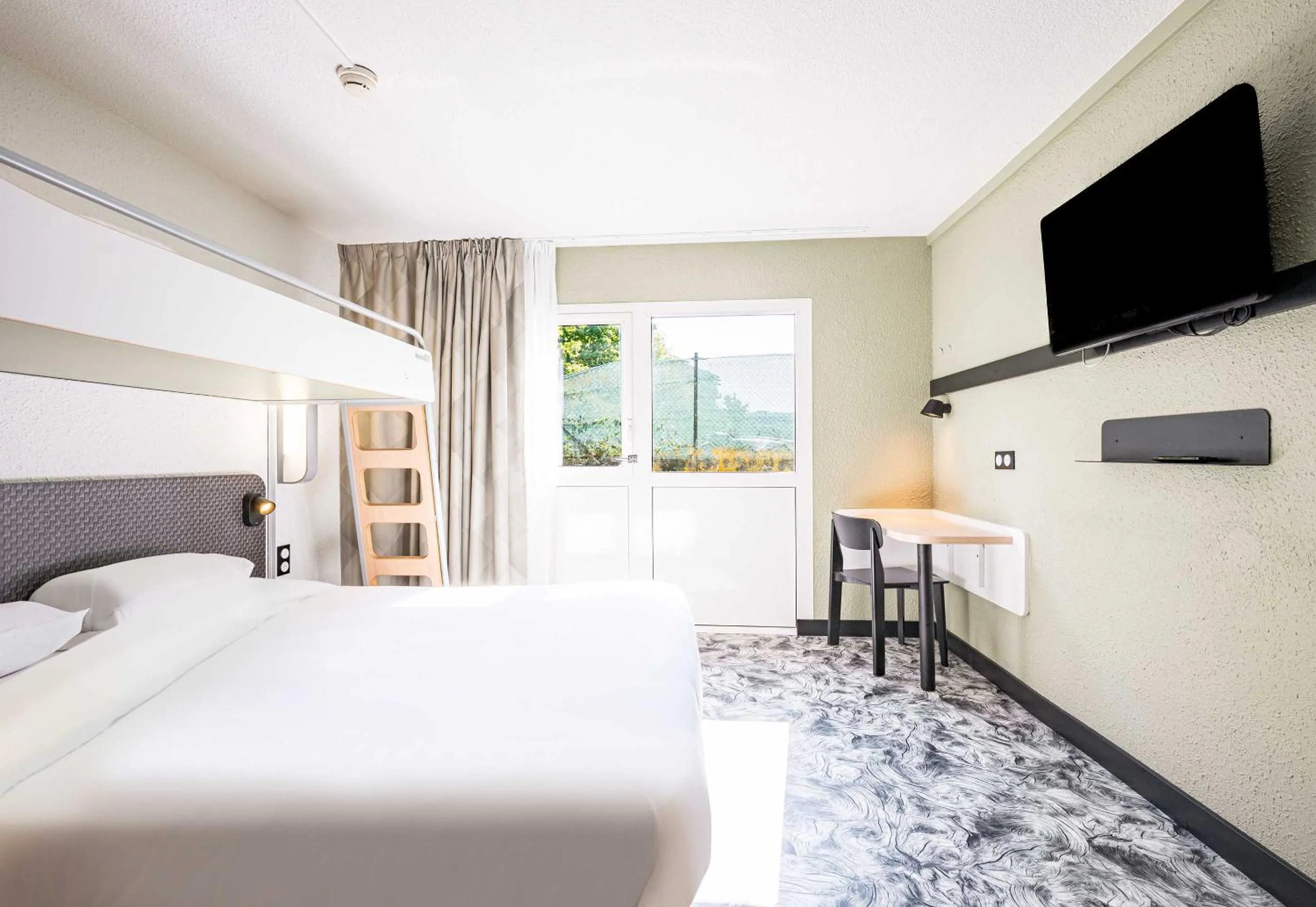 Photo of the whole room, Bed in B&B HOTEL Annemasse Est