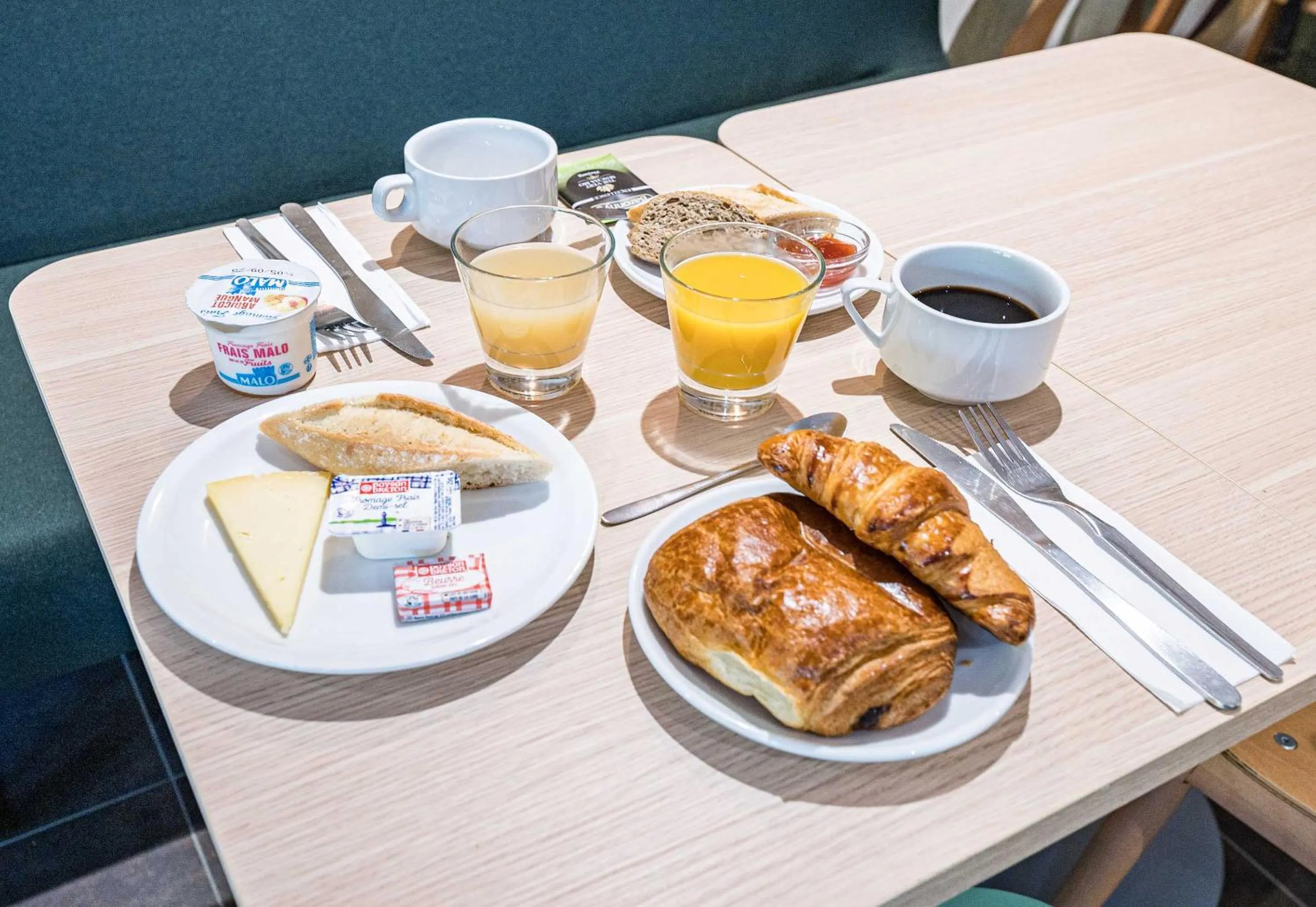 Breakfast in B&B HOTEL Annemasse Est