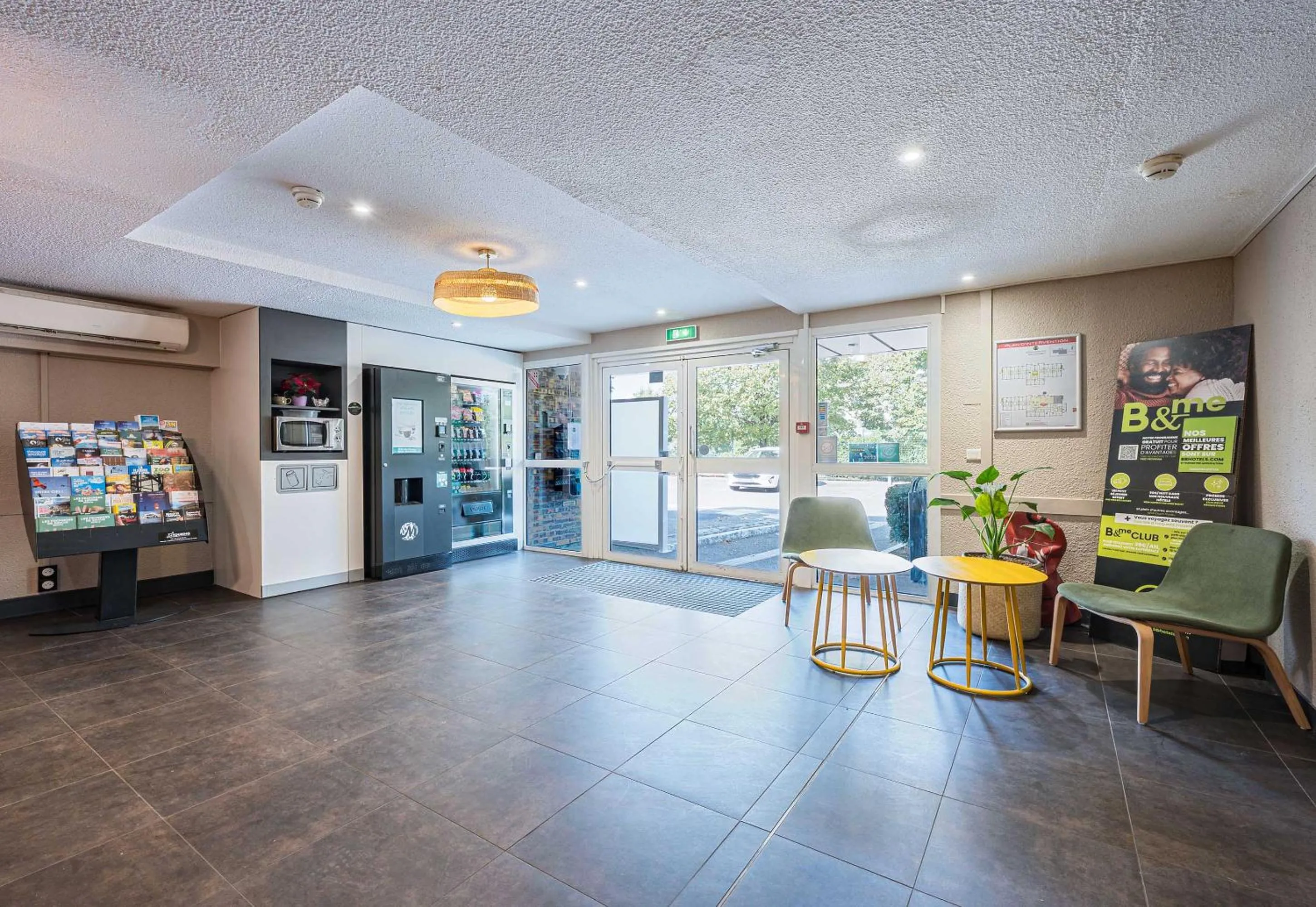 Lobby or reception in B&B HOTEL Annemasse Est
