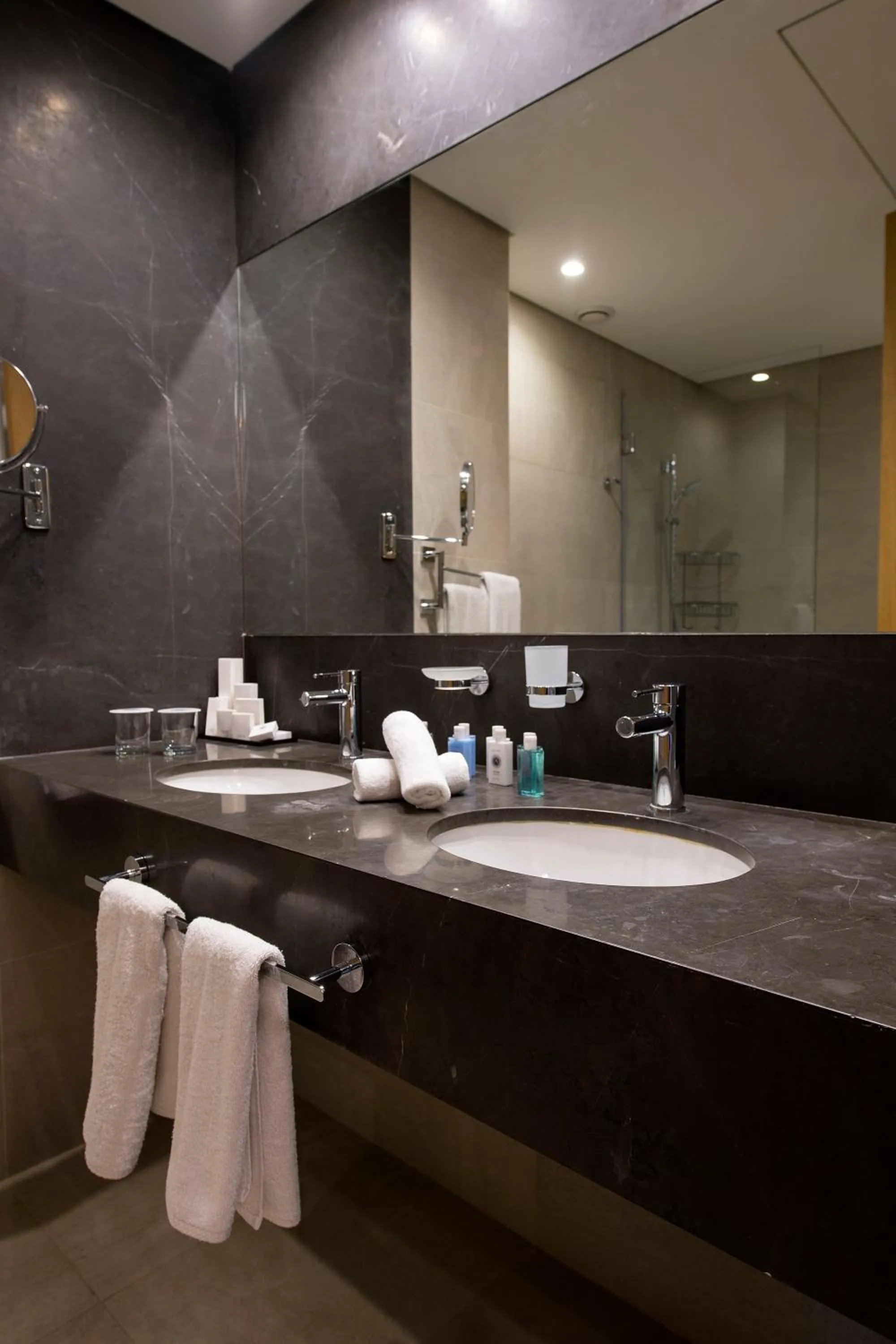 Bathroom in Oakridge Hotel & Spa