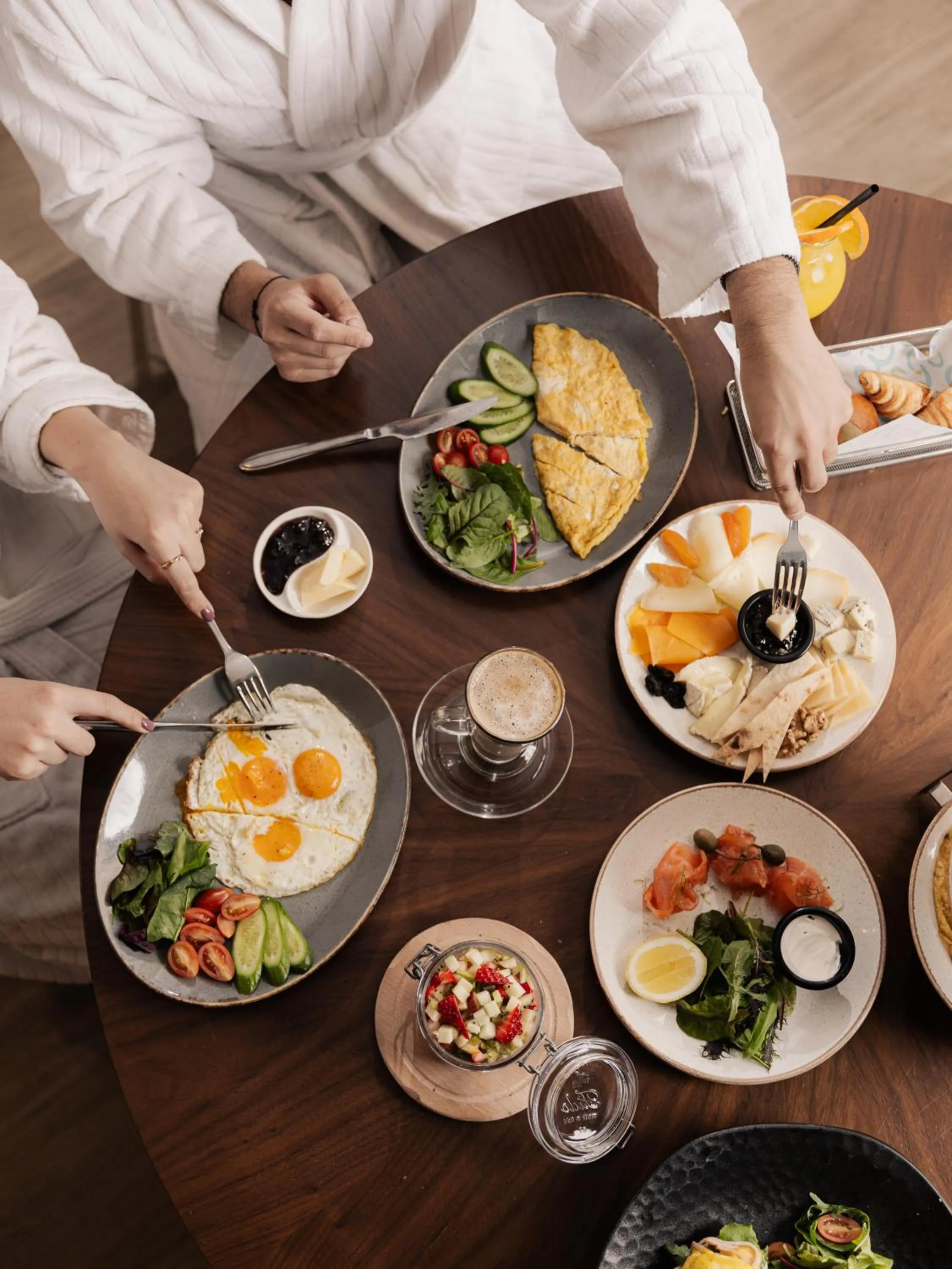 Food and drinks in Oakridge Hotel & Spa