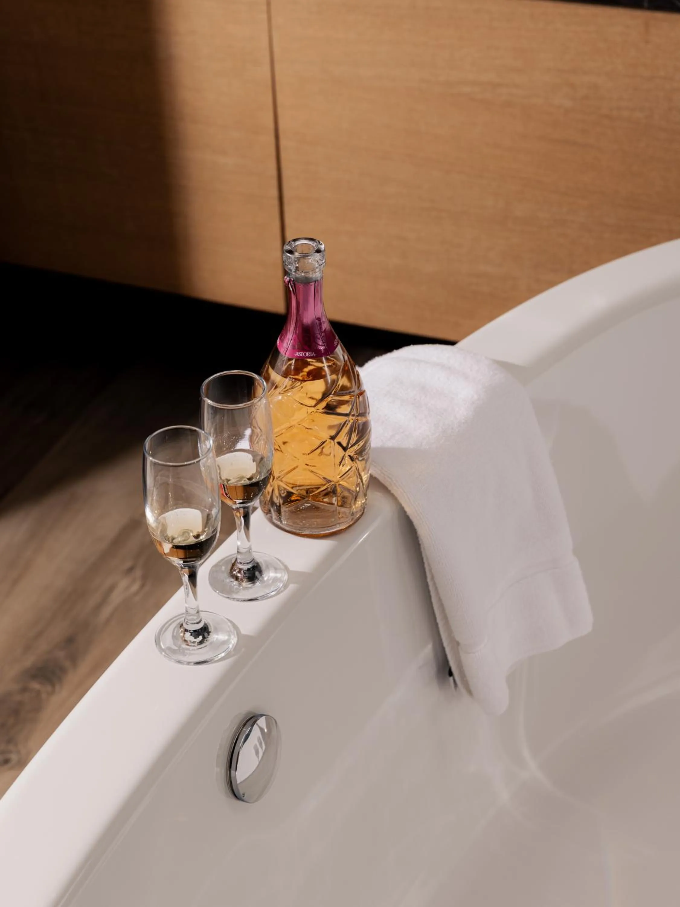 Bath in Oakridge Hotel & Spa