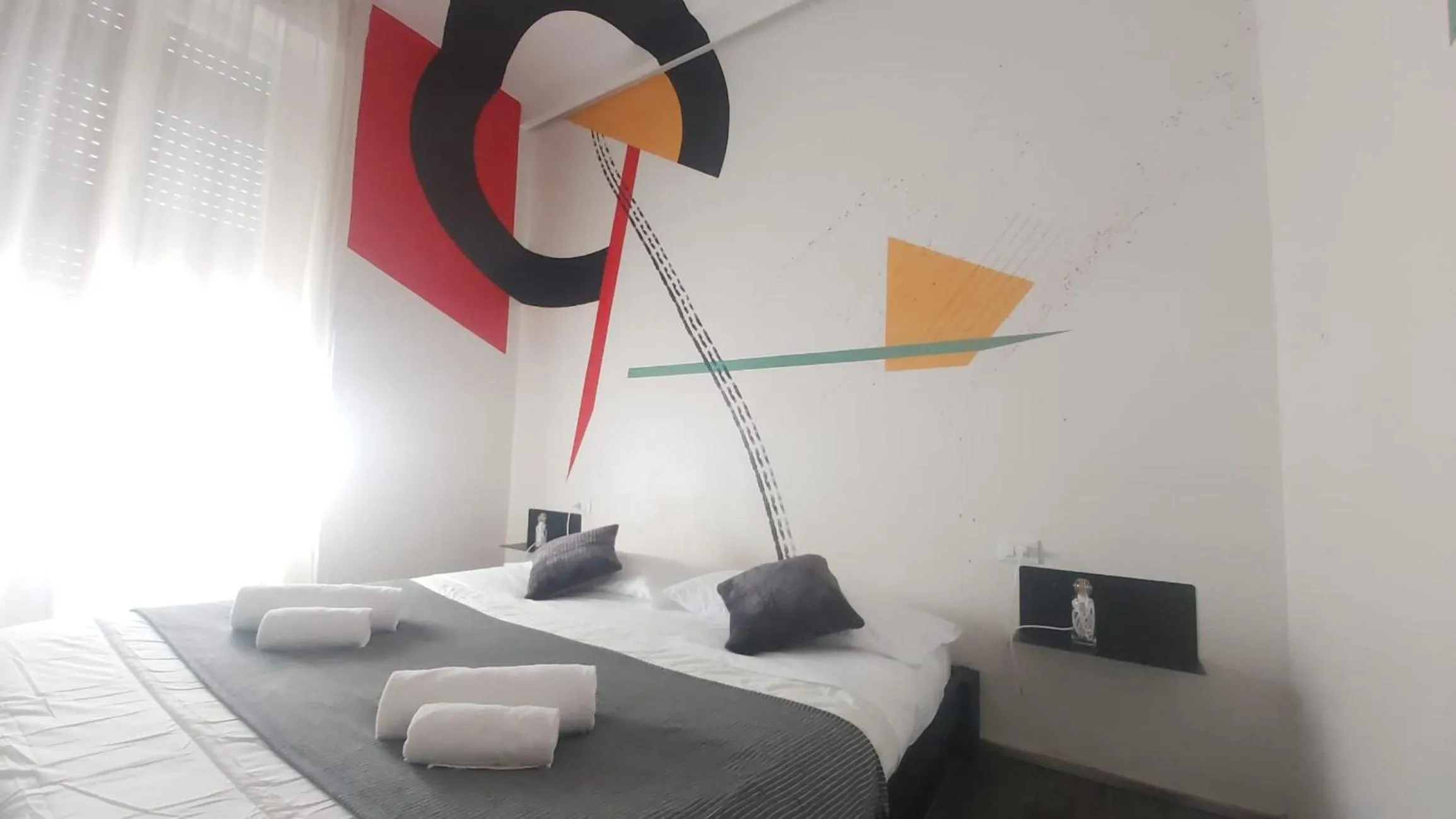 Bed in Street Art Inn Florence