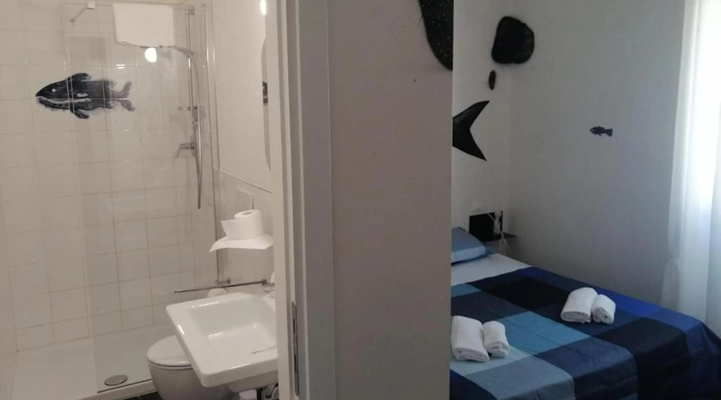 Shower in Street Art Inn Florence