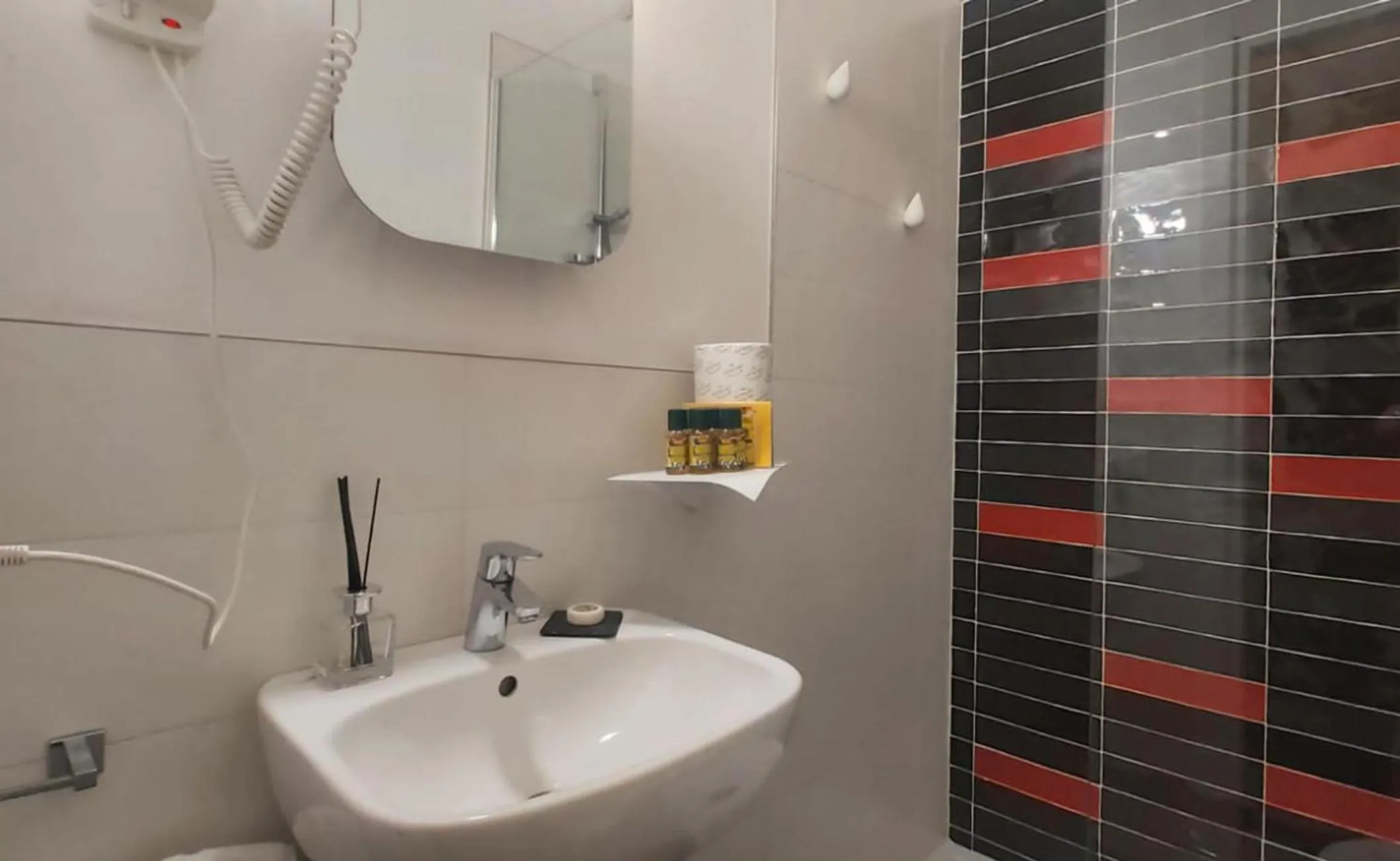 Shower in Street Art Inn Florence