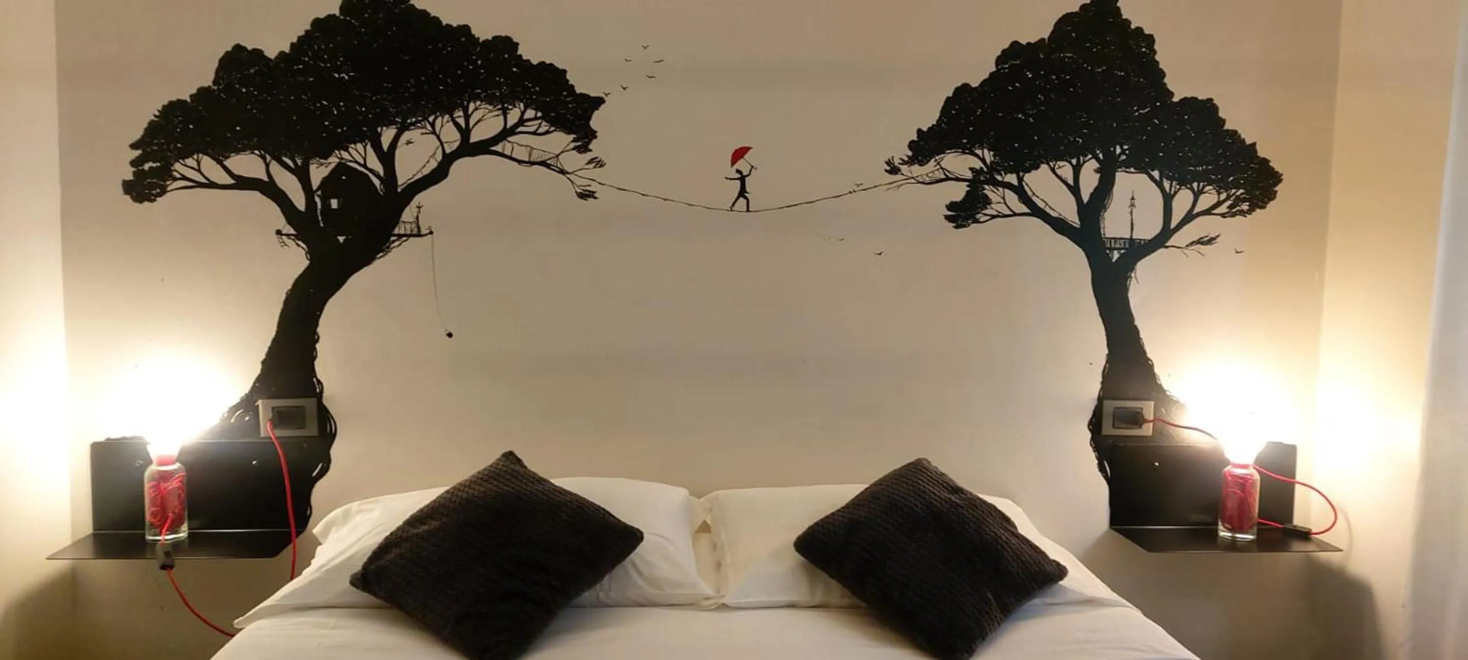 Bed in Street Art Inn Florence