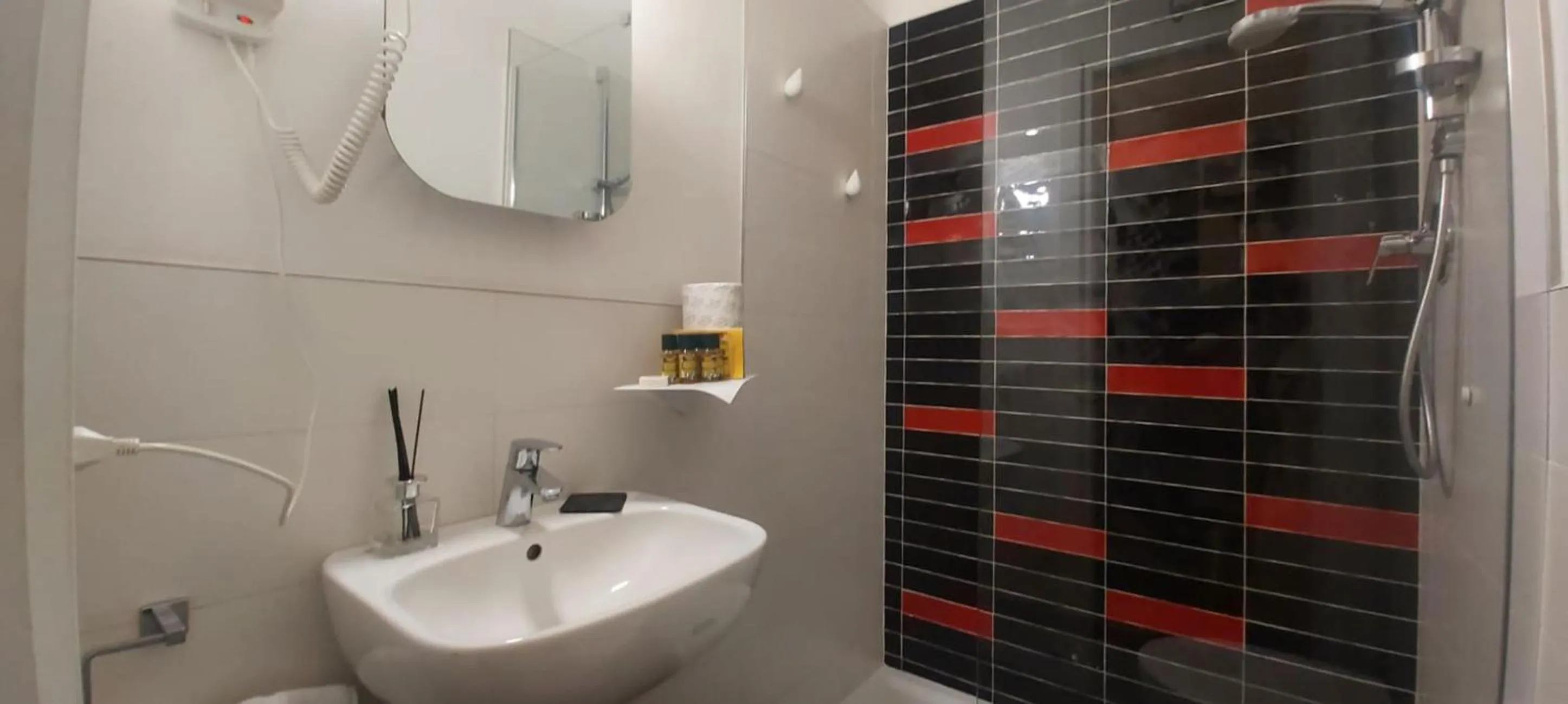 Shower in Street Art Inn Florence