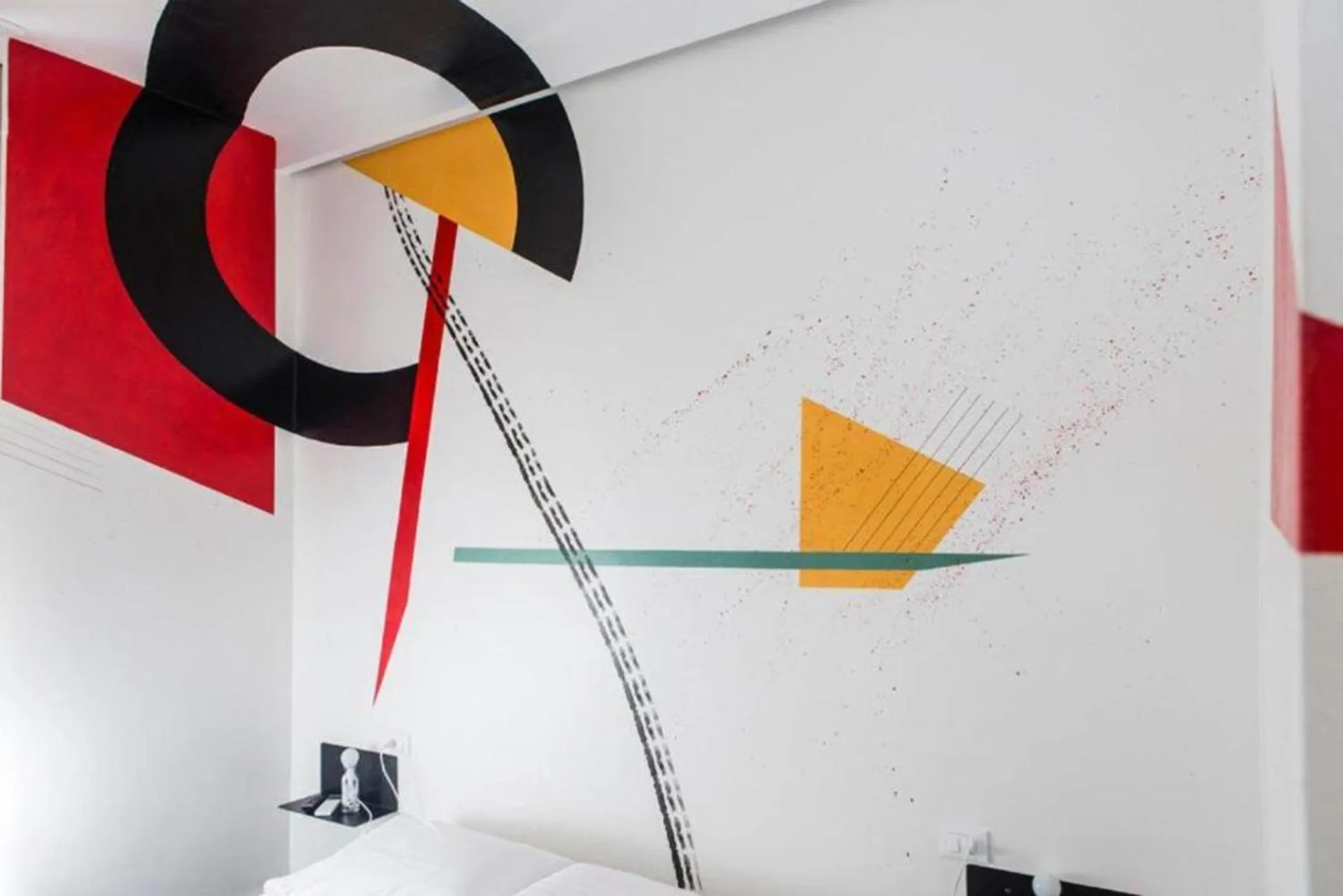 Bed in Street Art Inn Florence