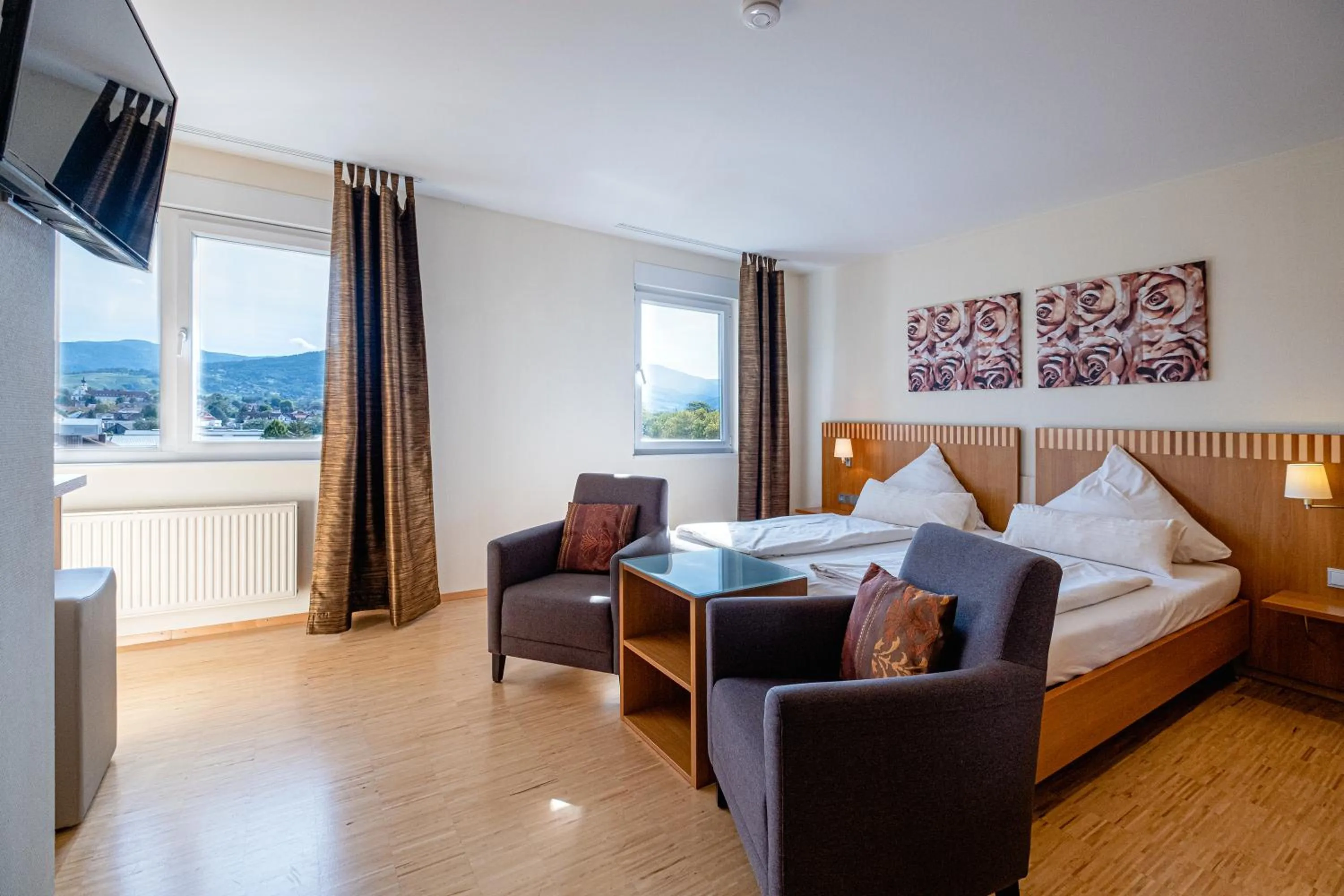 Living room, Bed in Hotel Am Froschbächel