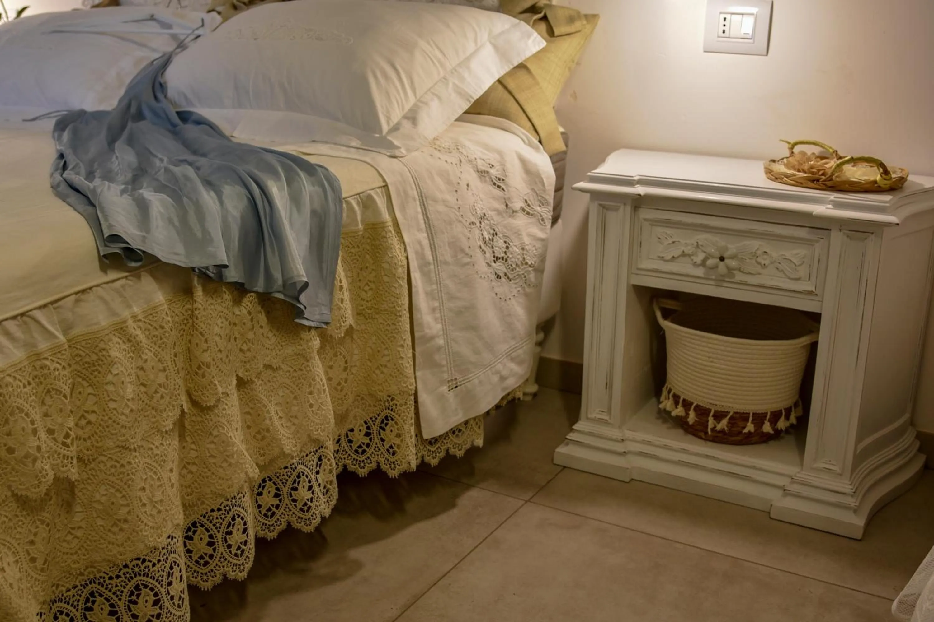 Decorative detail, Bed in Antica Casina B&B di Charme