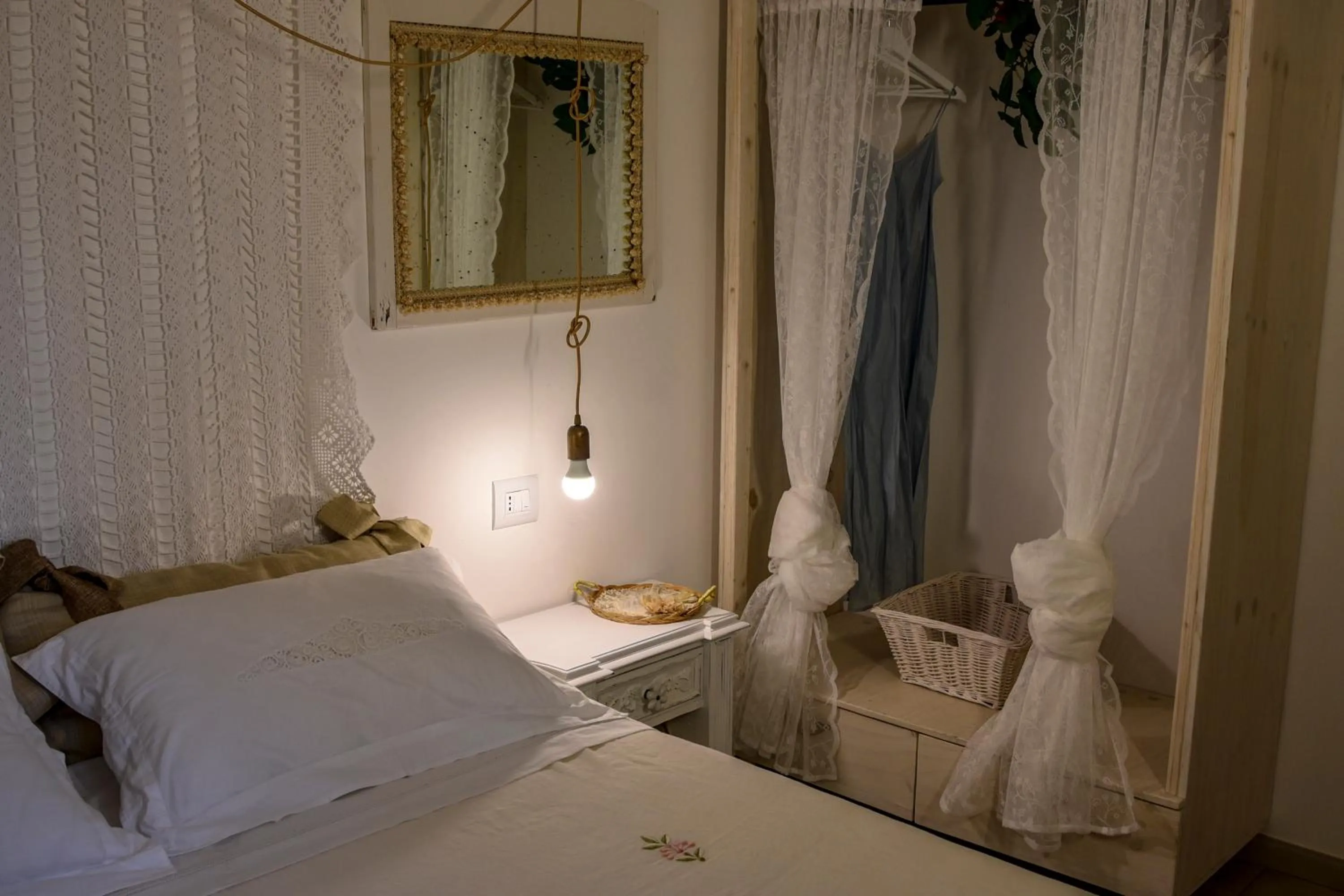 Decorative detail, Bed in Antica Casina B&B di Charme