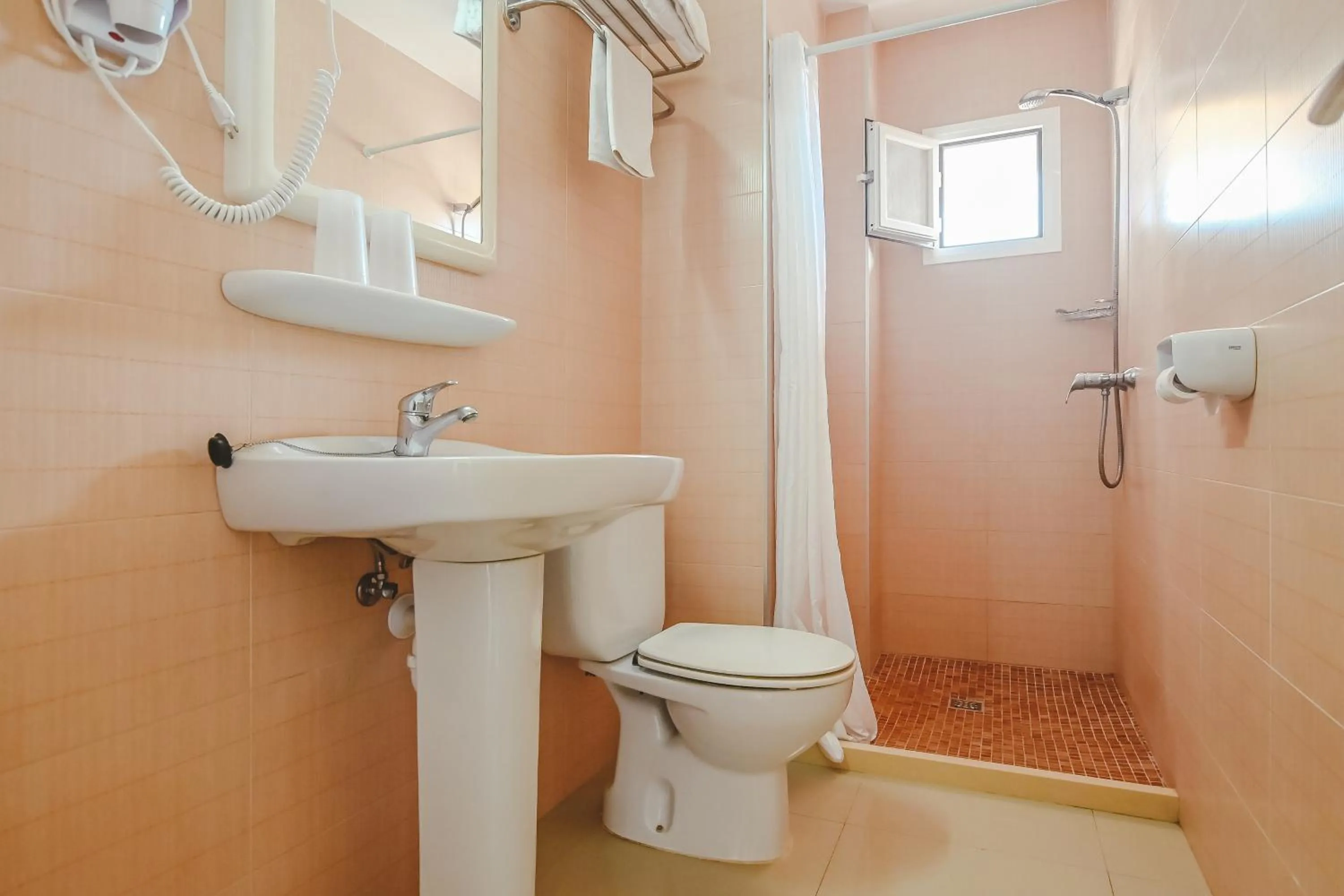 Toilet in Hotel LLITERAS