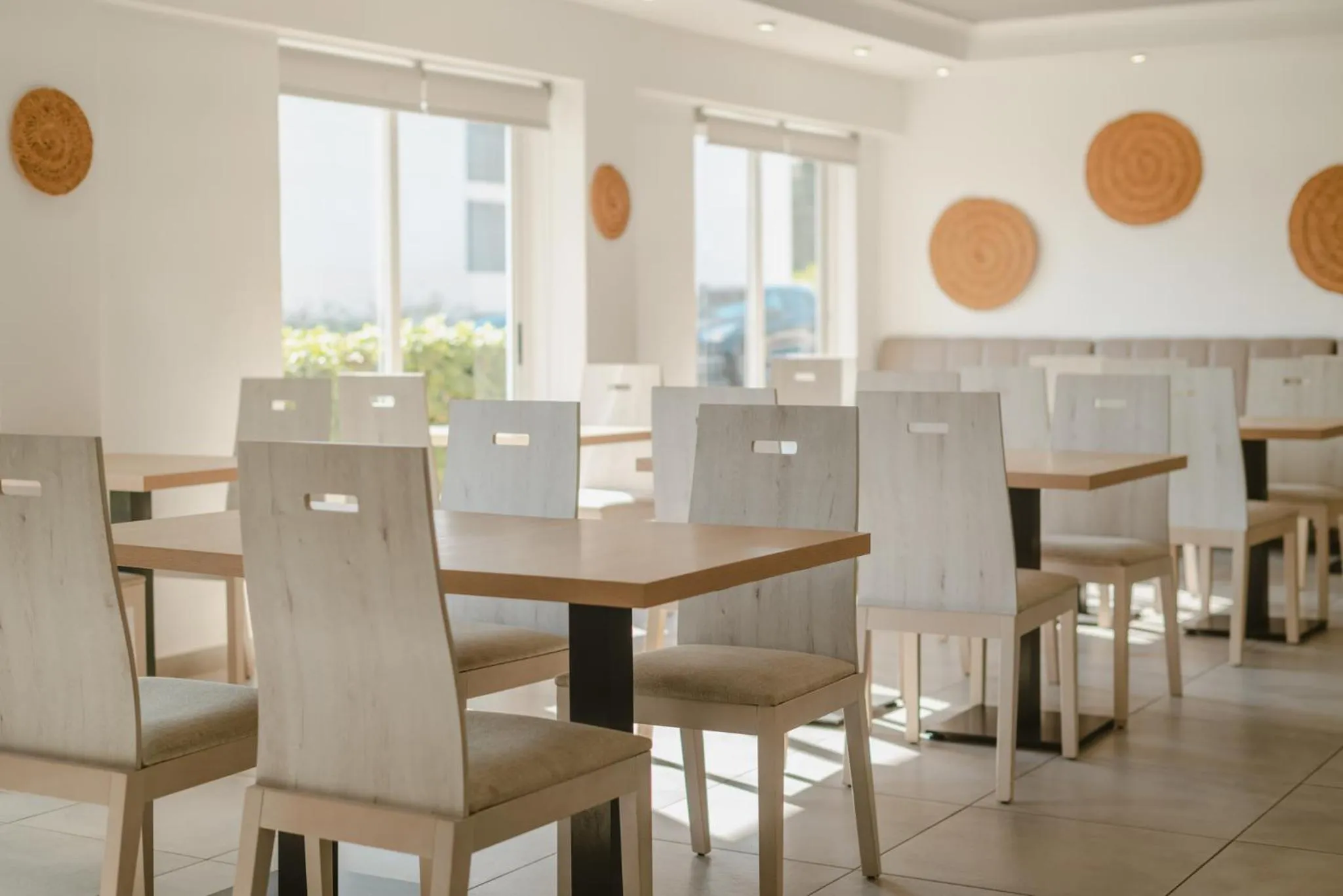 Restaurant/places to eat in Hotel LLITERAS