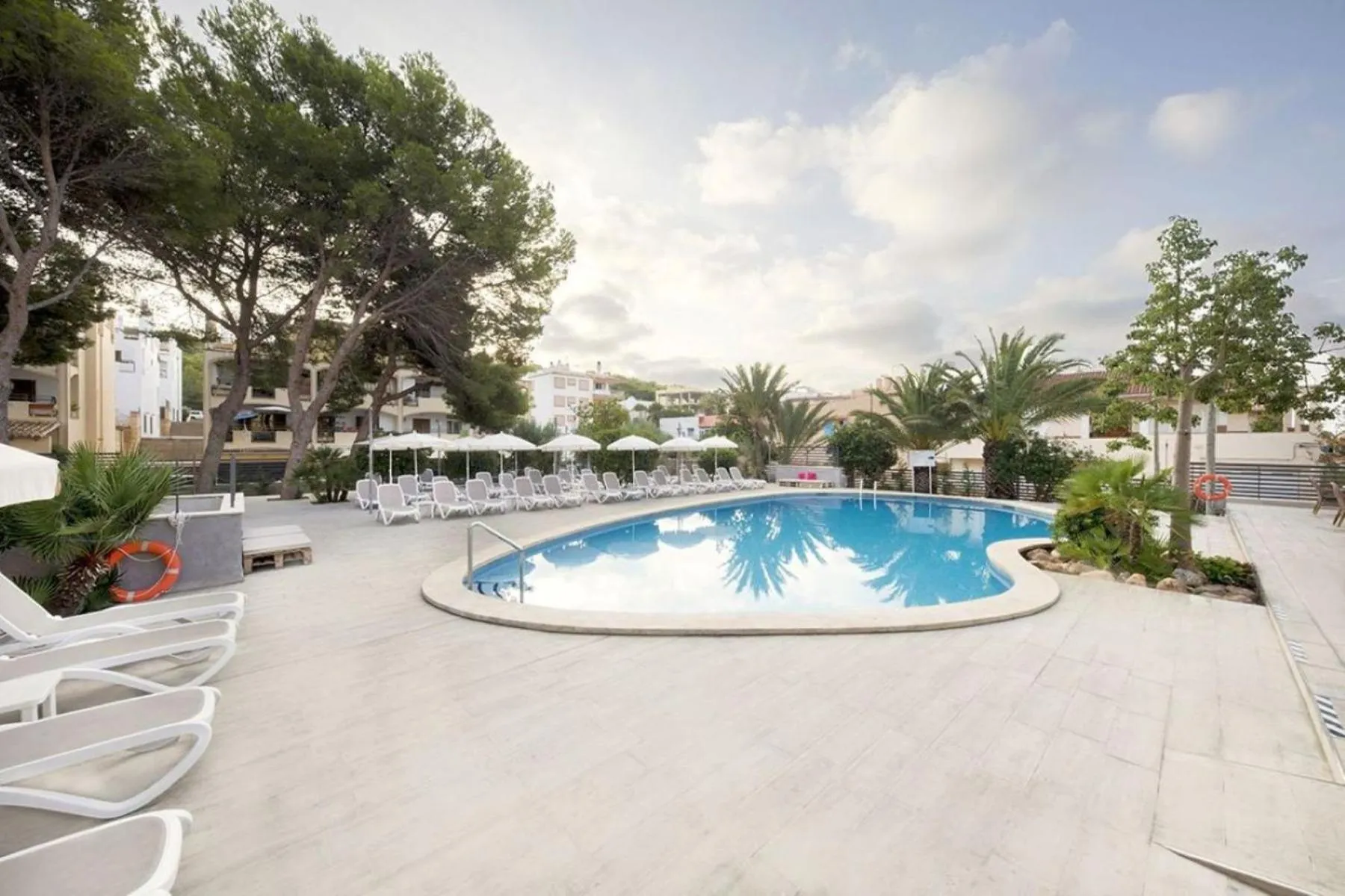 Swimming pool in Hotel LLITERAS