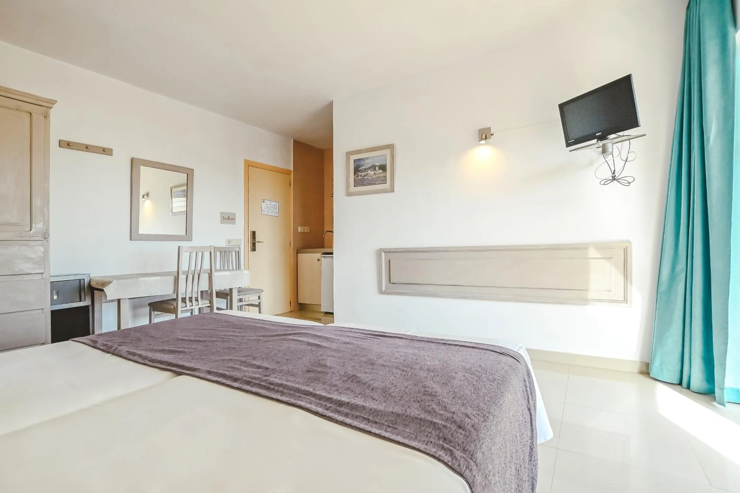 TV and multimedia, Bed in Hotel LLITERAS