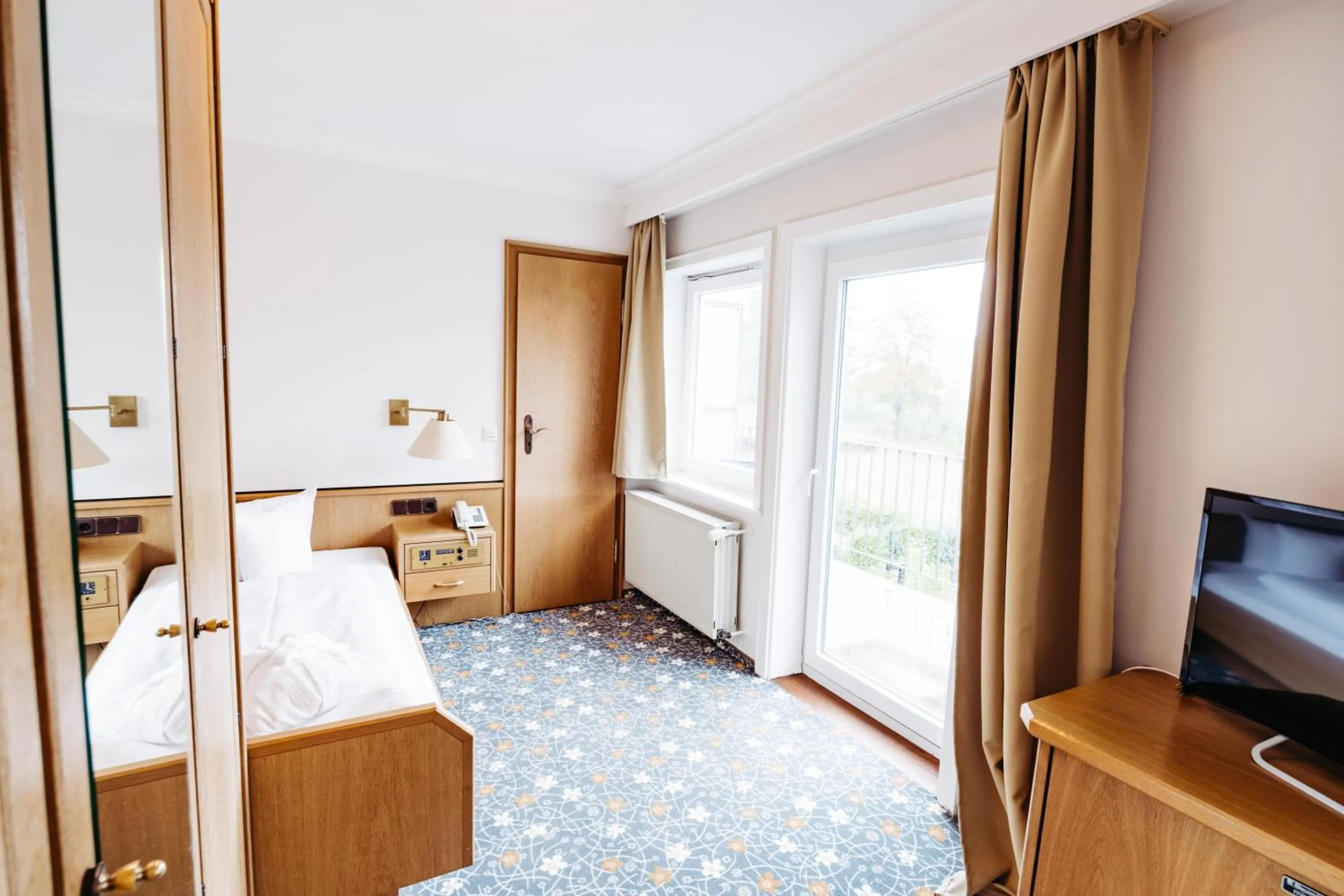 Bedroom, Bed in Berghotel Hoher Knochen - Ruhe & Natur